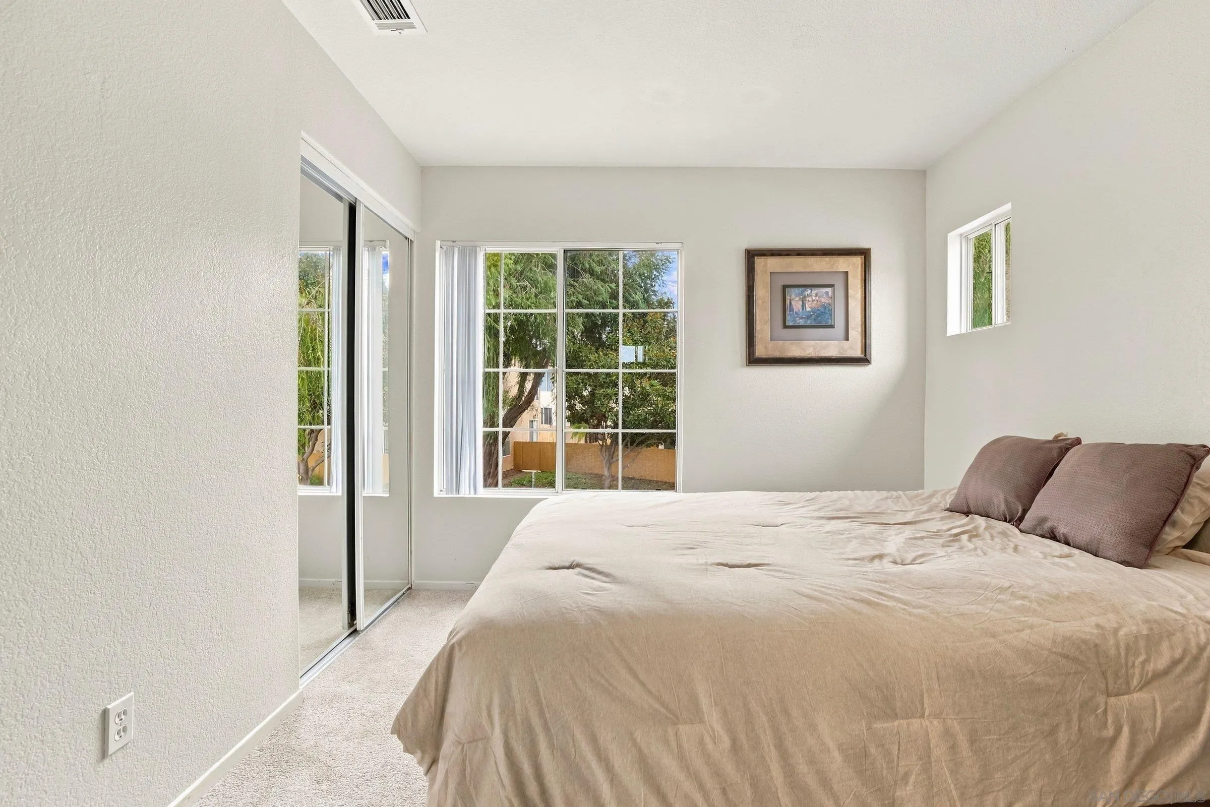 https://cdn.realtyfeed.com/cdn/127/260023128/c77bb6bbc06c1224207c2adfe1244aea.webp
