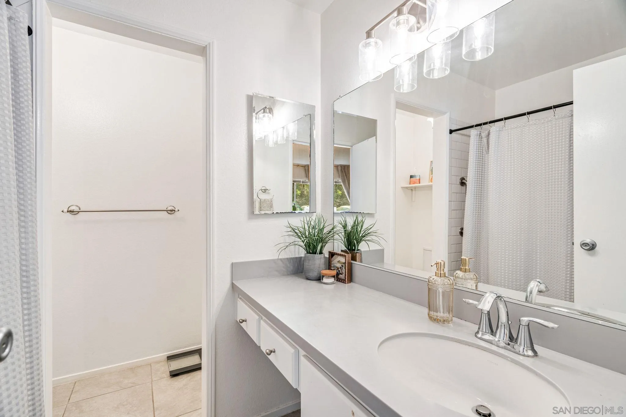 https://cdn.realtyfeed.com/cdn/127/260023134/252d433e172bb349db71a3cb05bef173.webp