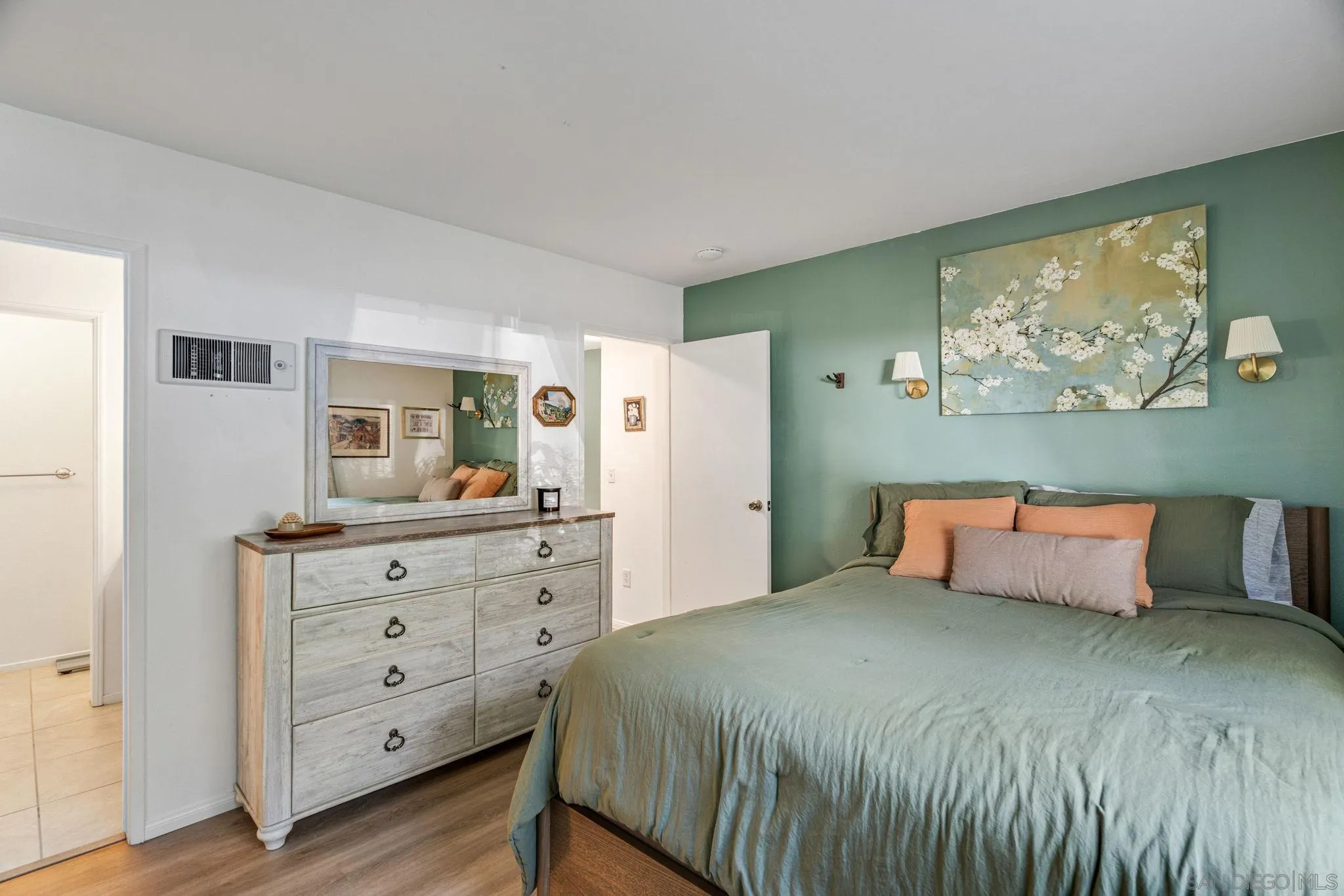 https://cdn.realtyfeed.com/cdn/127/260023134/9ed8052397900e96d5389a4b0834e495.webp