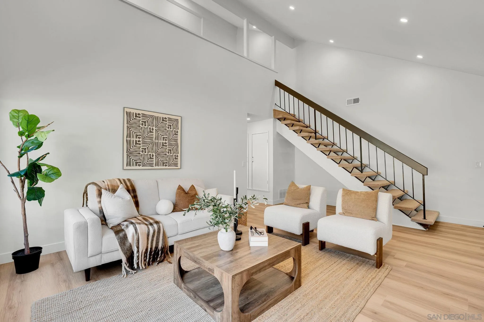 https://cdn.realtyfeed.com/cdn/127/260023138/1efa03ad83eb79bfacdf1269dc38038a.webp