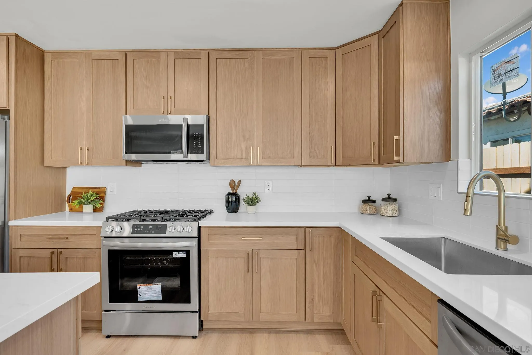 https://cdn.realtyfeed.com/cdn/127/260023138/565f3f94aa9907e117c02bbce626f470.webp