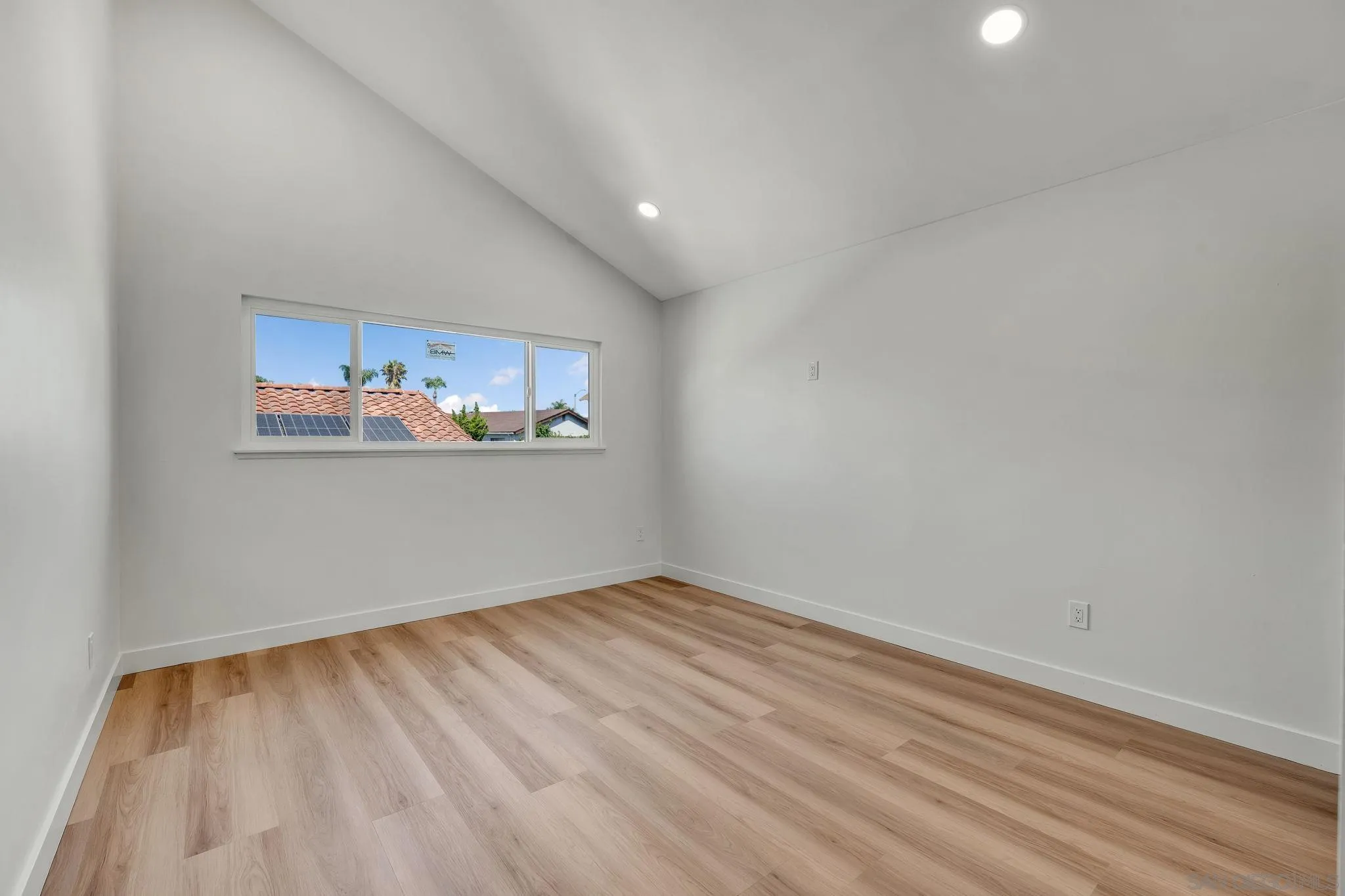 https://cdn.realtyfeed.com/cdn/127/260023138/761ff32e1e9925ead10d52546bc7106c.webp