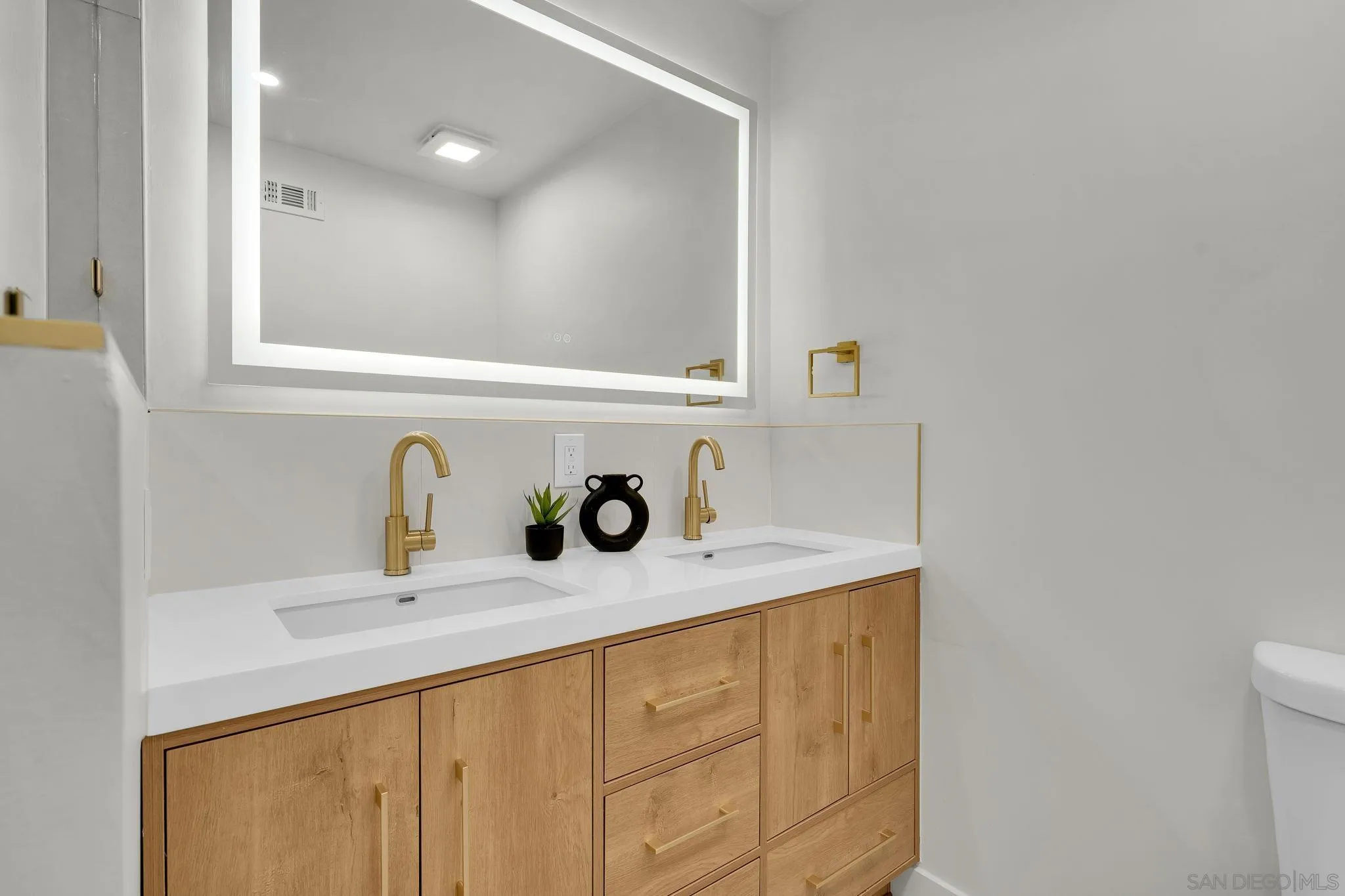https://cdn.realtyfeed.com/cdn/127/260023138/7b4c0790c2e483651754d0bbdb8ed26d.webp