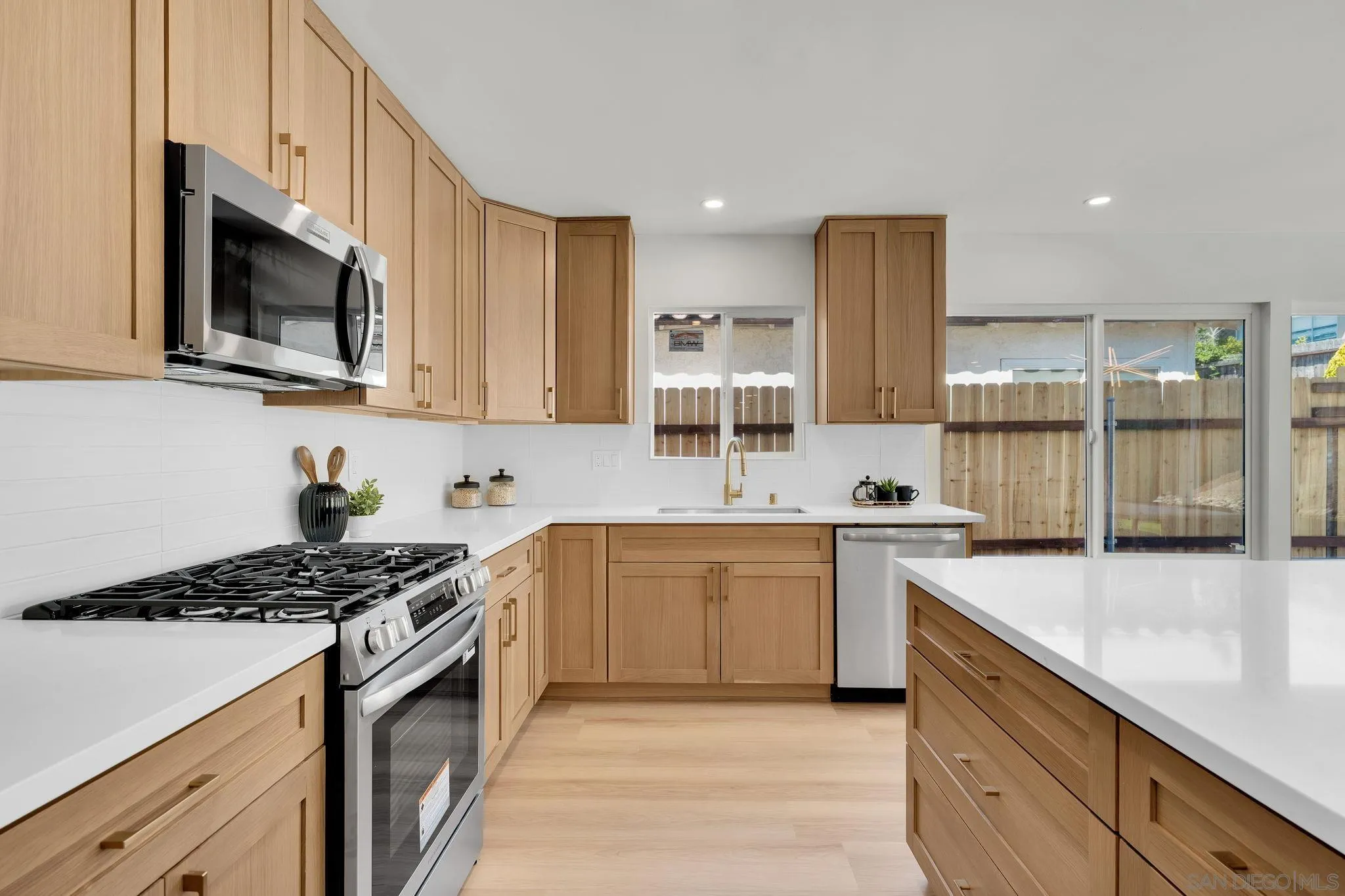 https://cdn.realtyfeed.com/cdn/127/260023138/a5d9568a0af5c1ab2e49777d5af8b235.webp