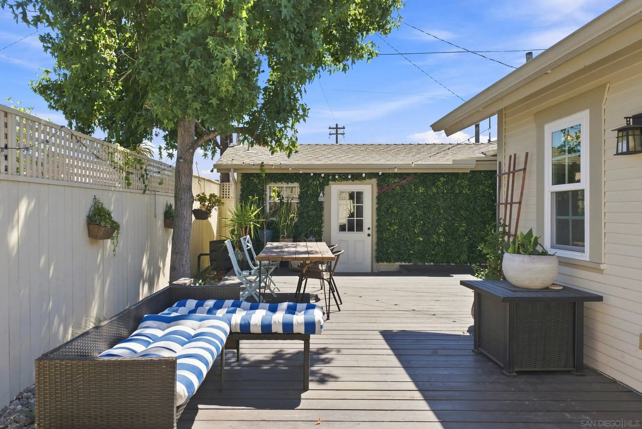 https://cdn.realtyfeed.com/cdn/127/260023142/26593f508141450f937ca71277d435ee.webp
