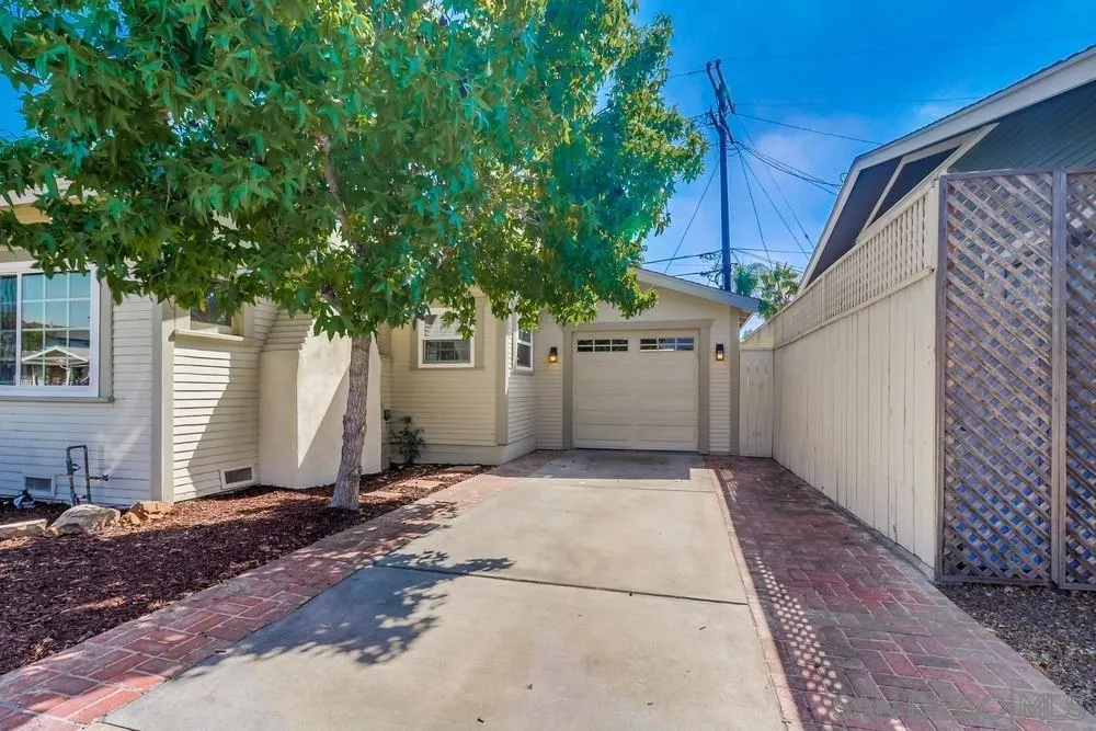 https://cdn.realtyfeed.com/cdn/127/260023142/31c2bac4ef8255a129288e0334dd1059.webp