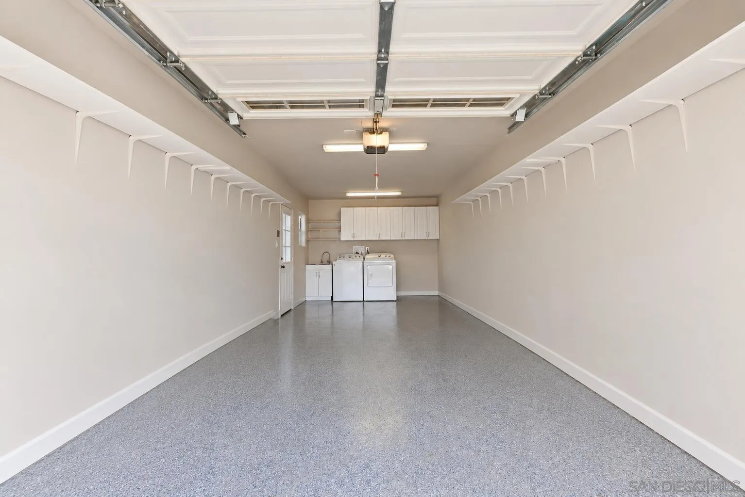 https://cdn.realtyfeed.com/cdn/127/260023142/c99034057e8d38cb717abbfea40a5690.webp
