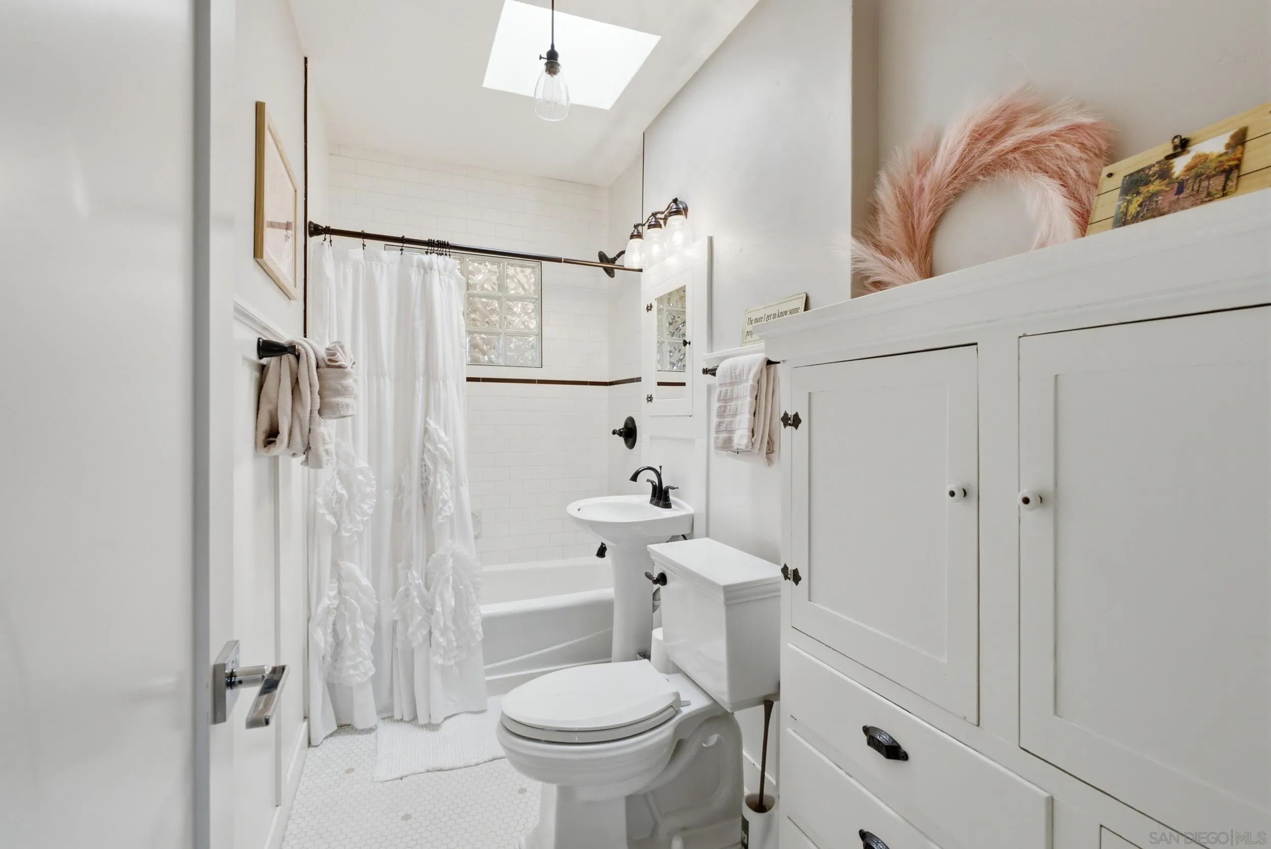 https://cdn.realtyfeed.com/cdn/127/260023142/e259da956efc5f75a20b1c8c9eb455da.webp
