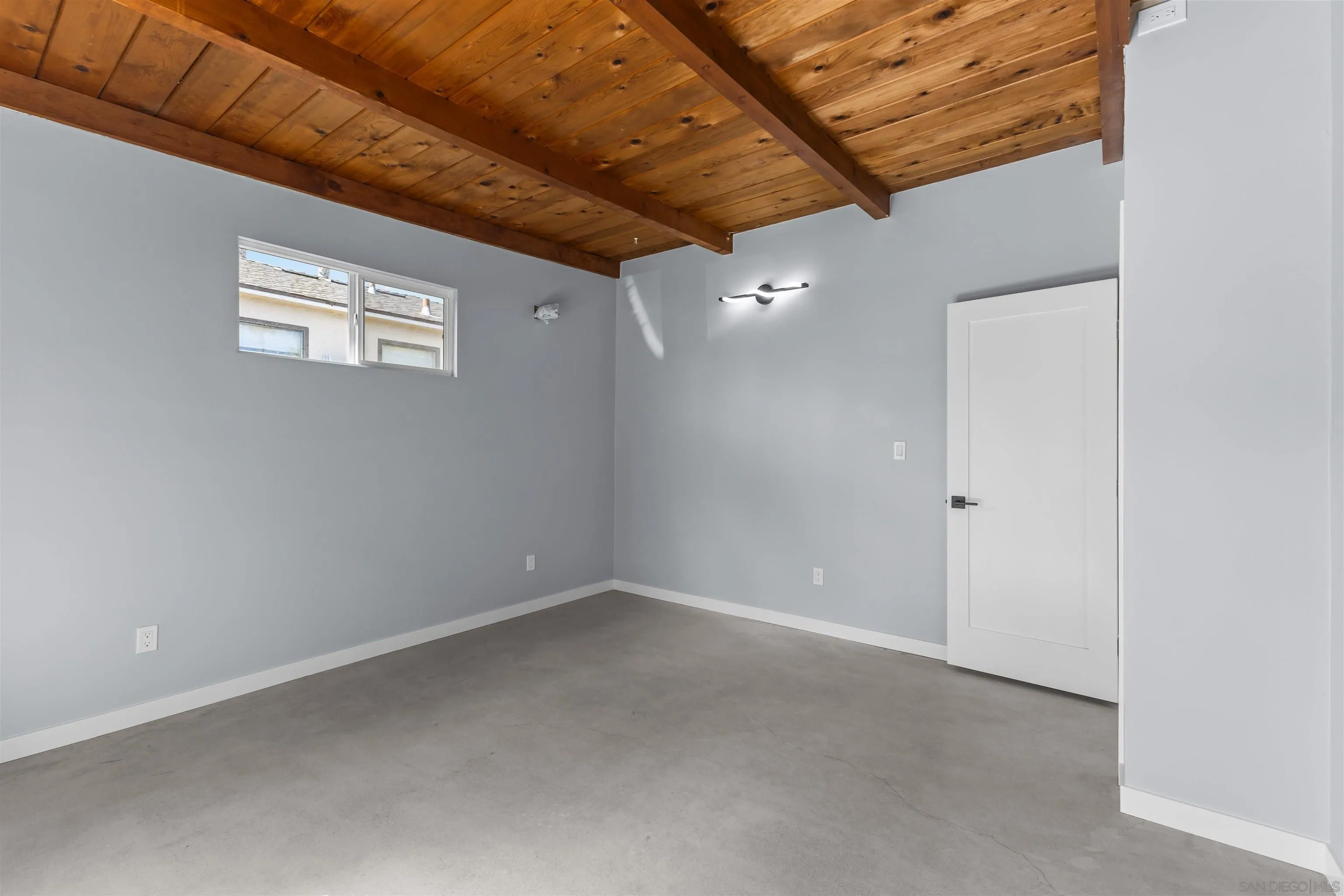 https://cdn.realtyfeed.com/cdn/127/260023143/982bcfe8a53ca1f310787b21093512bf.webp