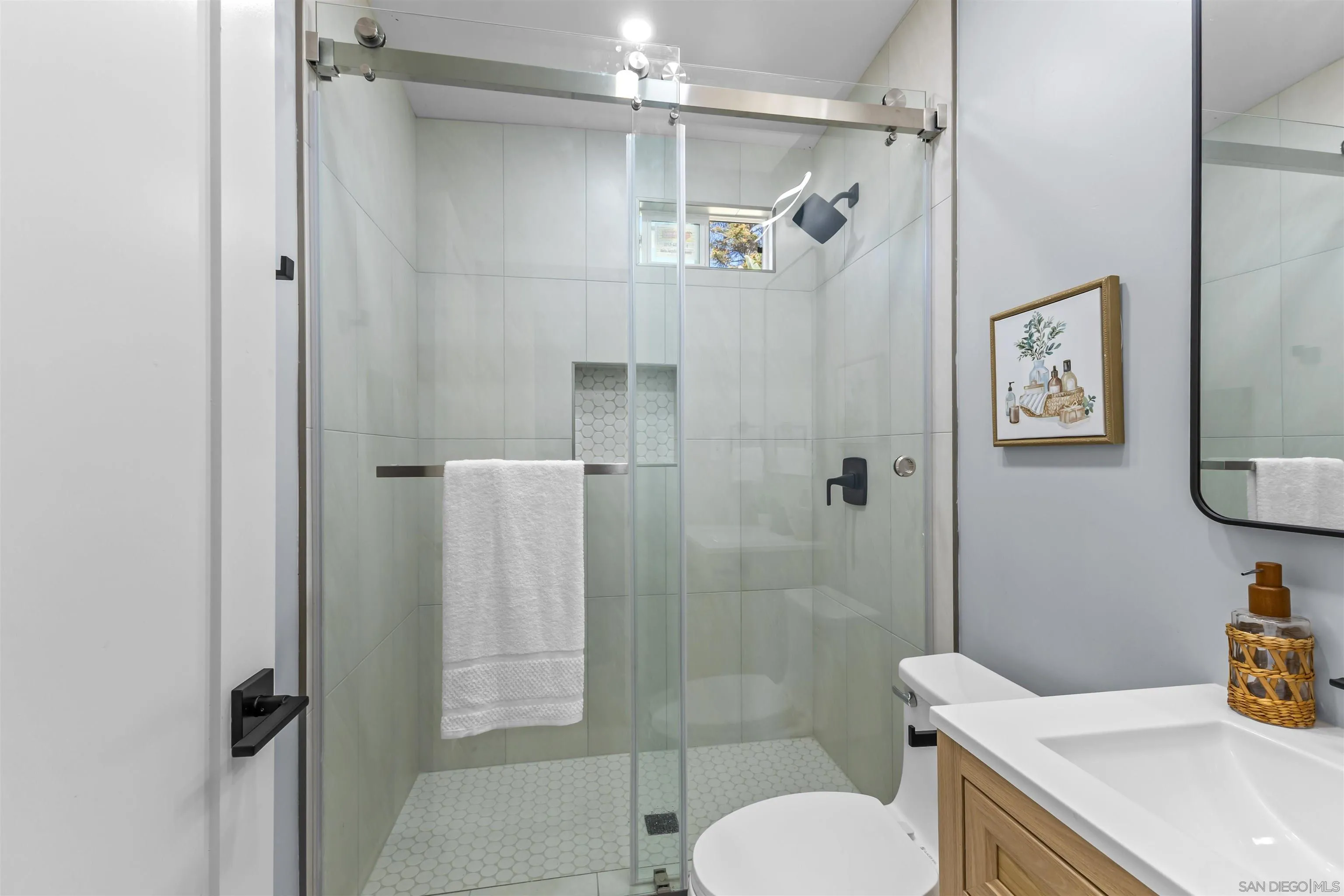 https://cdn.realtyfeed.com/cdn/127/260023143/b755840253024e29074ac13be64dd281.webp