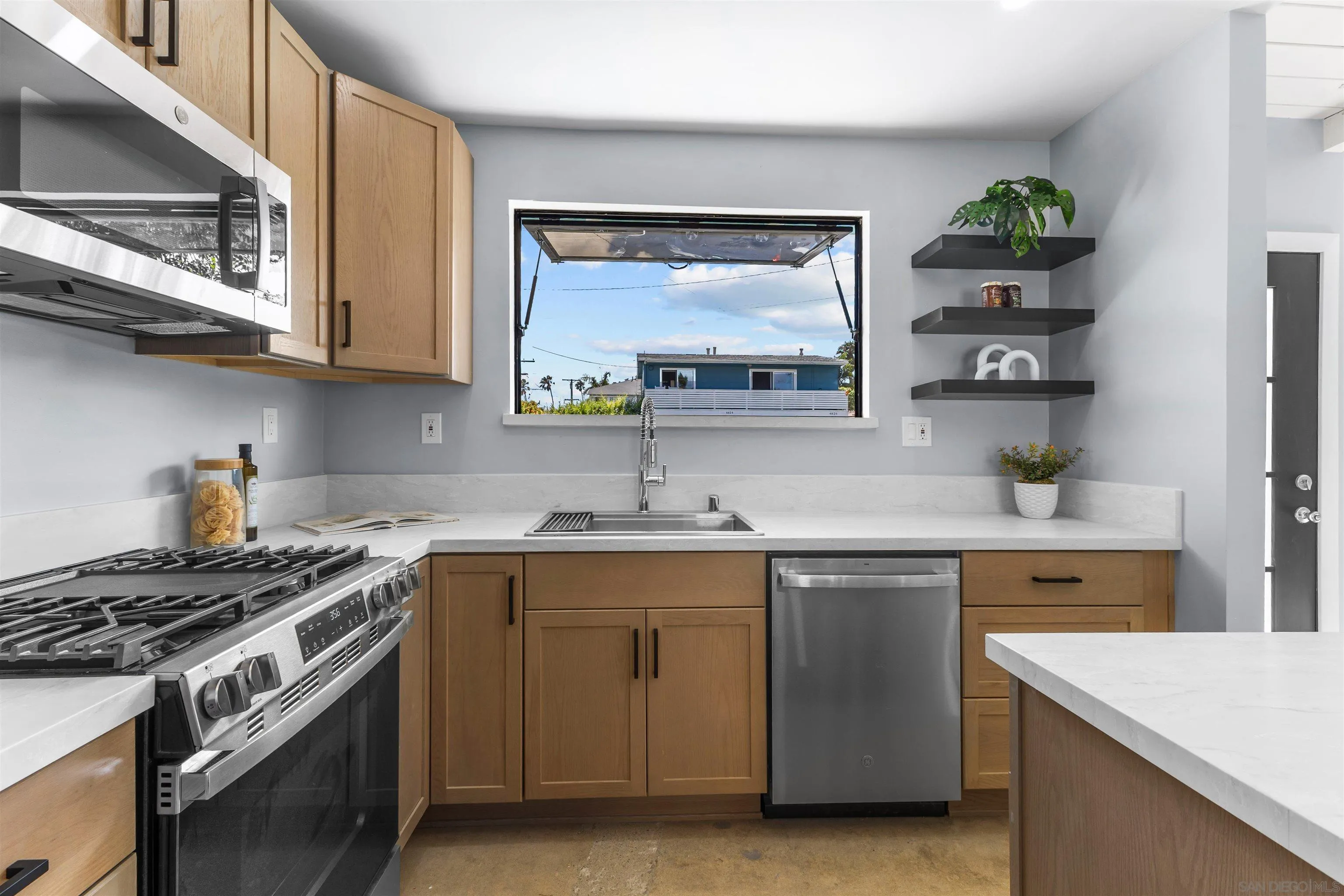 https://cdn.realtyfeed.com/cdn/127/260023143/bcf1e893b54690a68ec816598dbaa648.webp