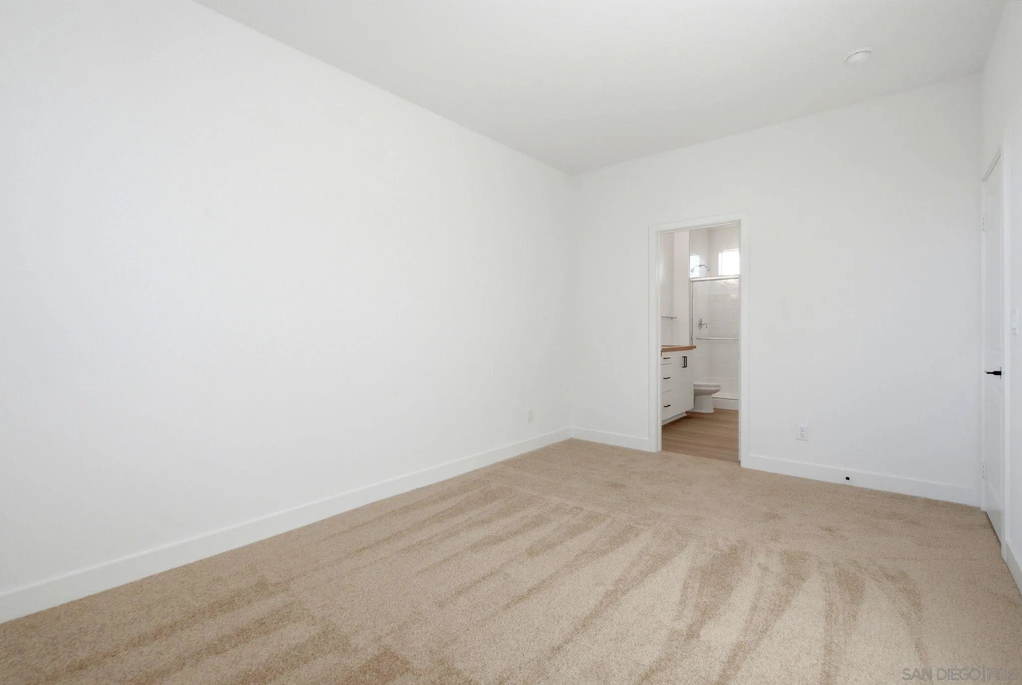 https://cdn.realtyfeed.com/cdn/127/260023150/0bef8d745443e99e1739dd1460a75950.webp
