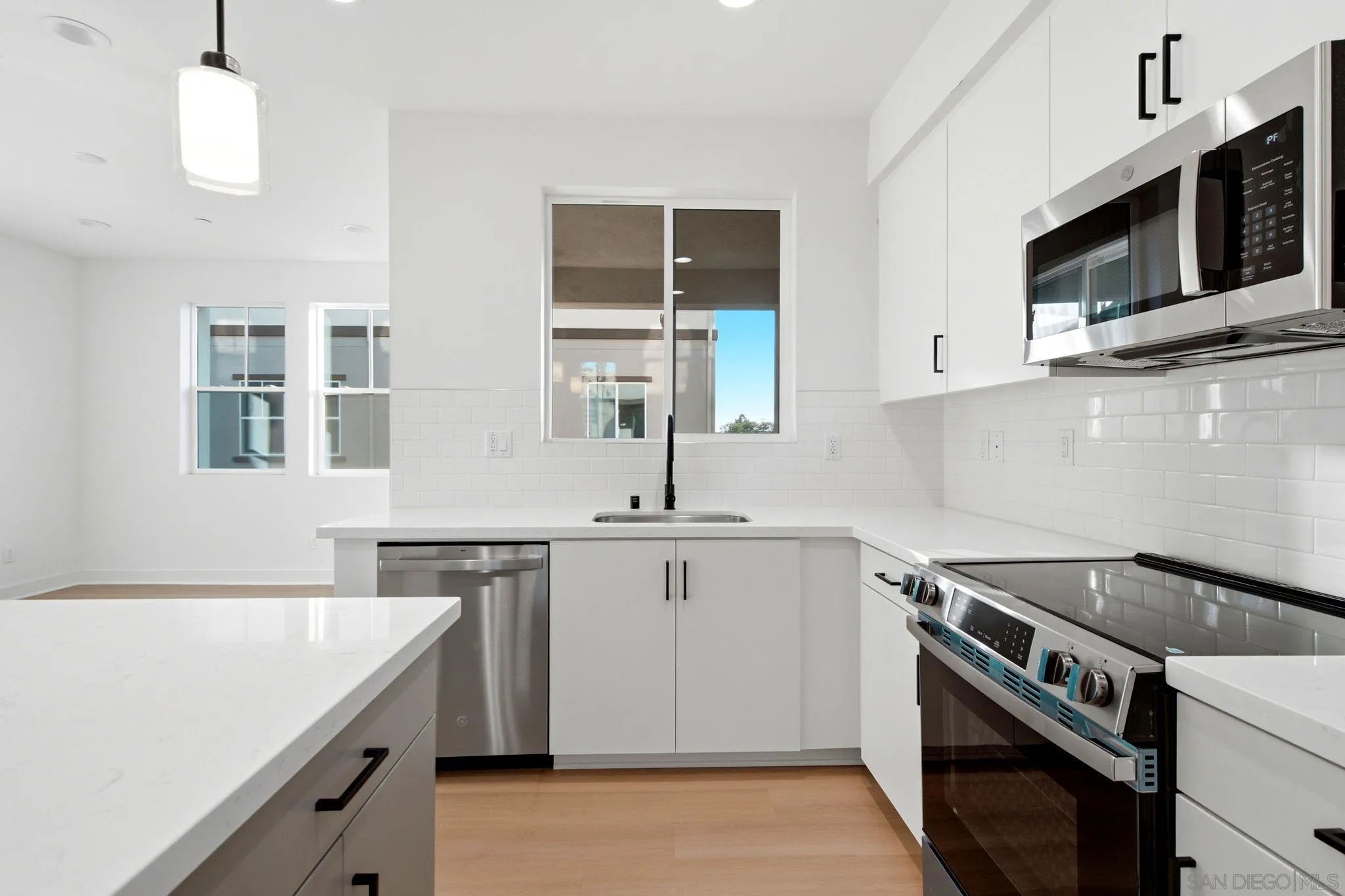 https://cdn.realtyfeed.com/cdn/127/260023150/36be110990db7ec6cfff0760cb619eb4.webp
