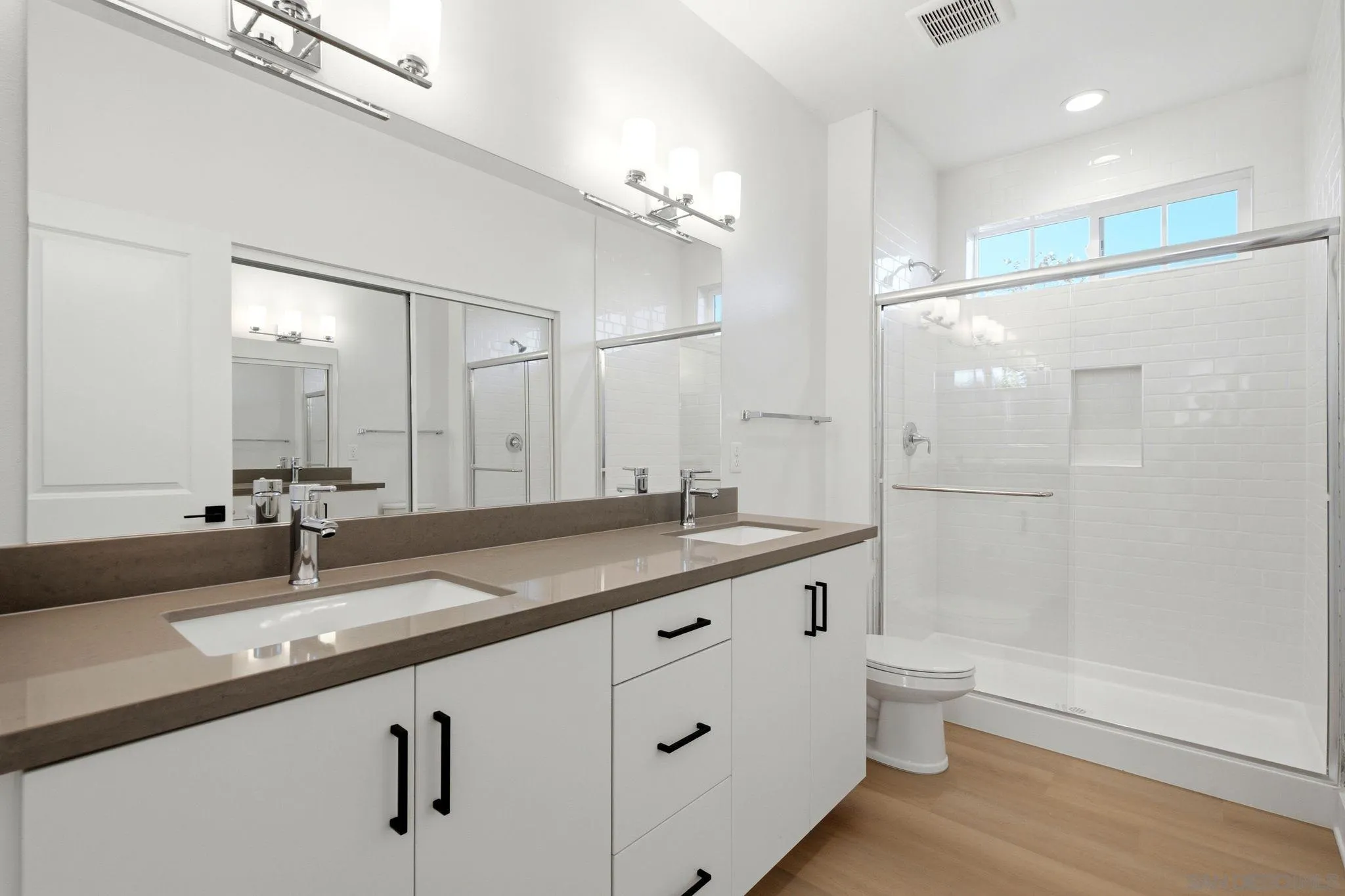 https://cdn.realtyfeed.com/cdn/127/260023150/ccb7834bd7534d0fb7578e3fc5a0795d.webp