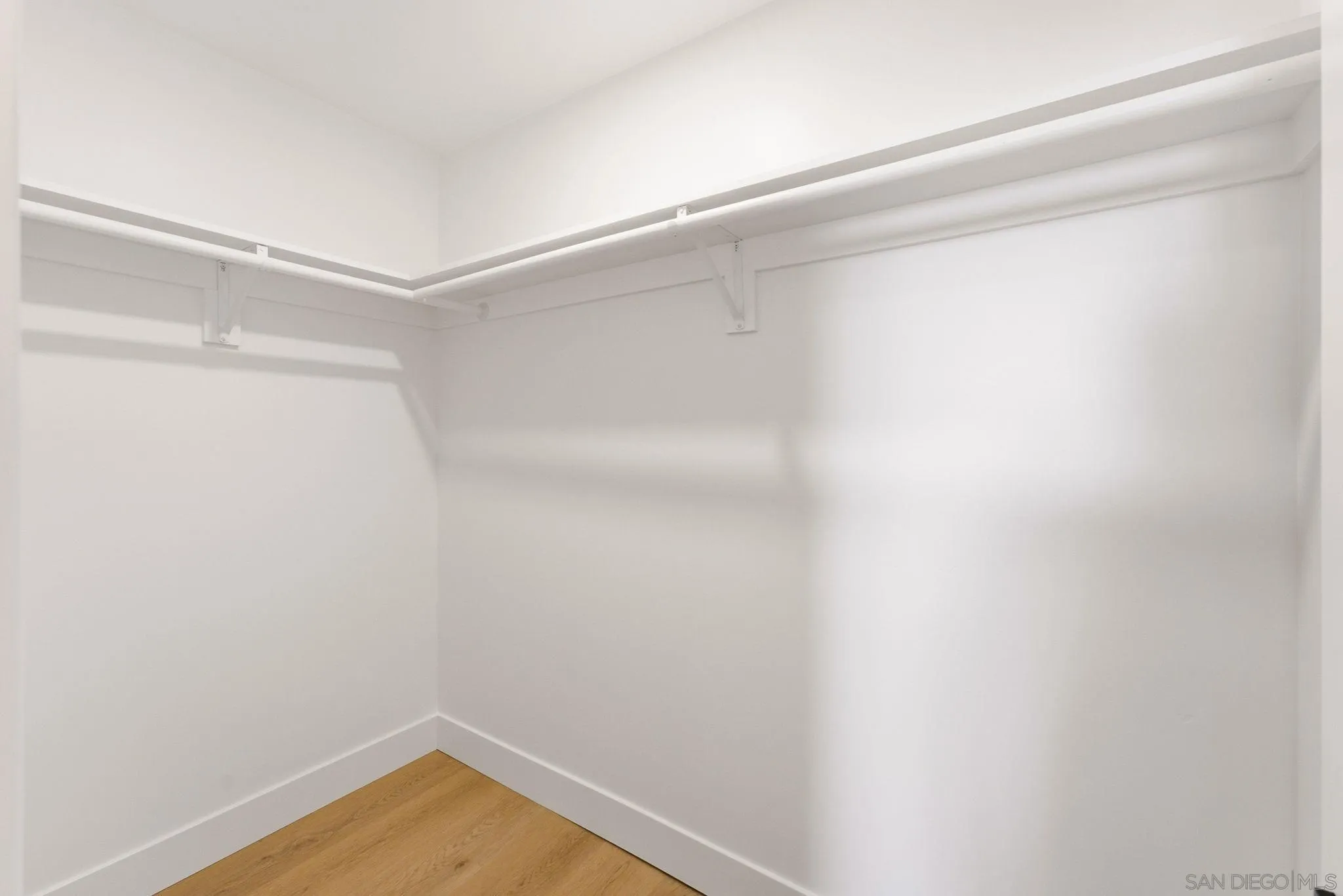https://cdn.realtyfeed.com/cdn/127/260023151/ec88e2ac98a92ddb77def84c16df31a1.webp