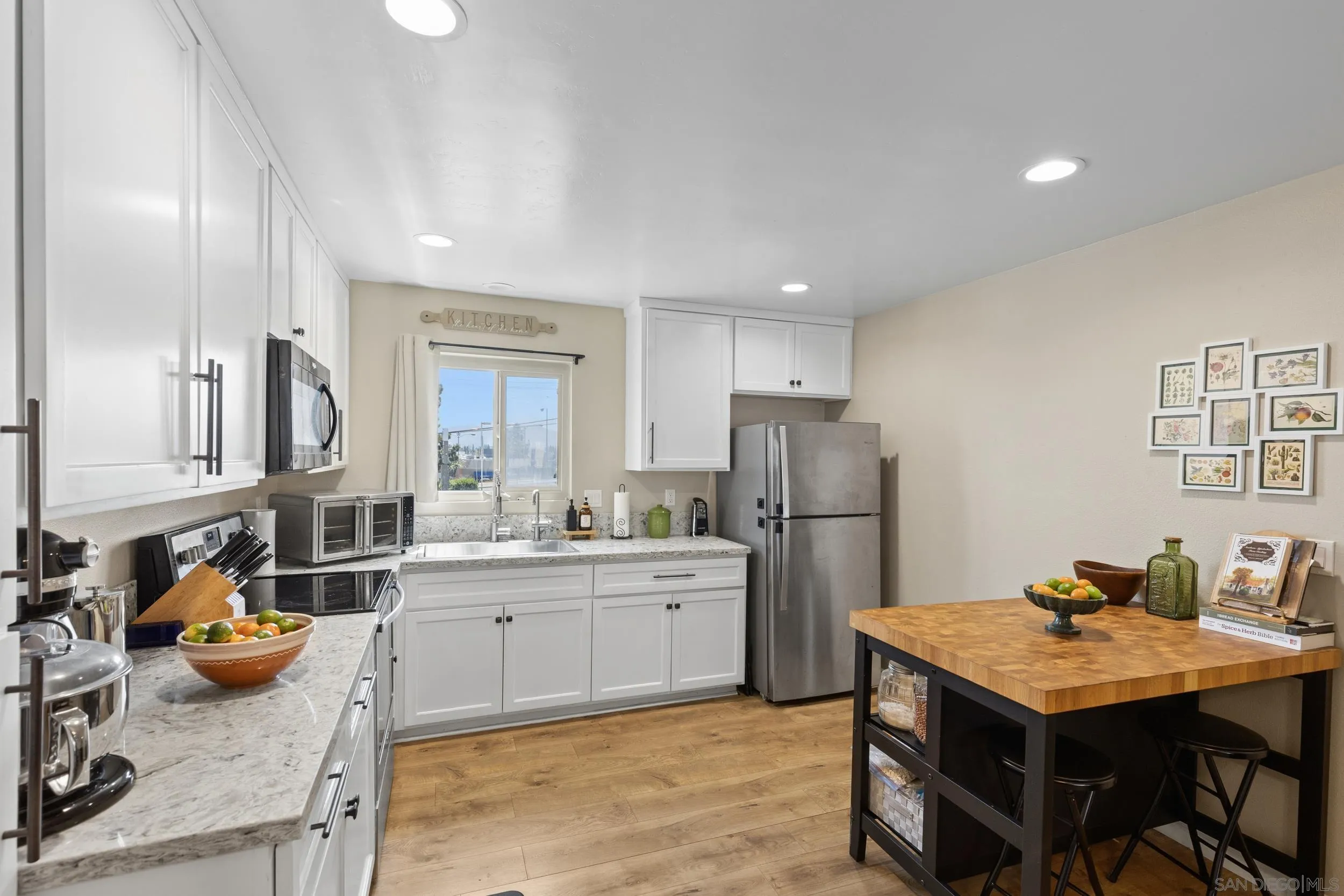 https://cdn.realtyfeed.com/cdn/127/260023152/76d12c3289fb4faa110ef0982333be6e.webp
