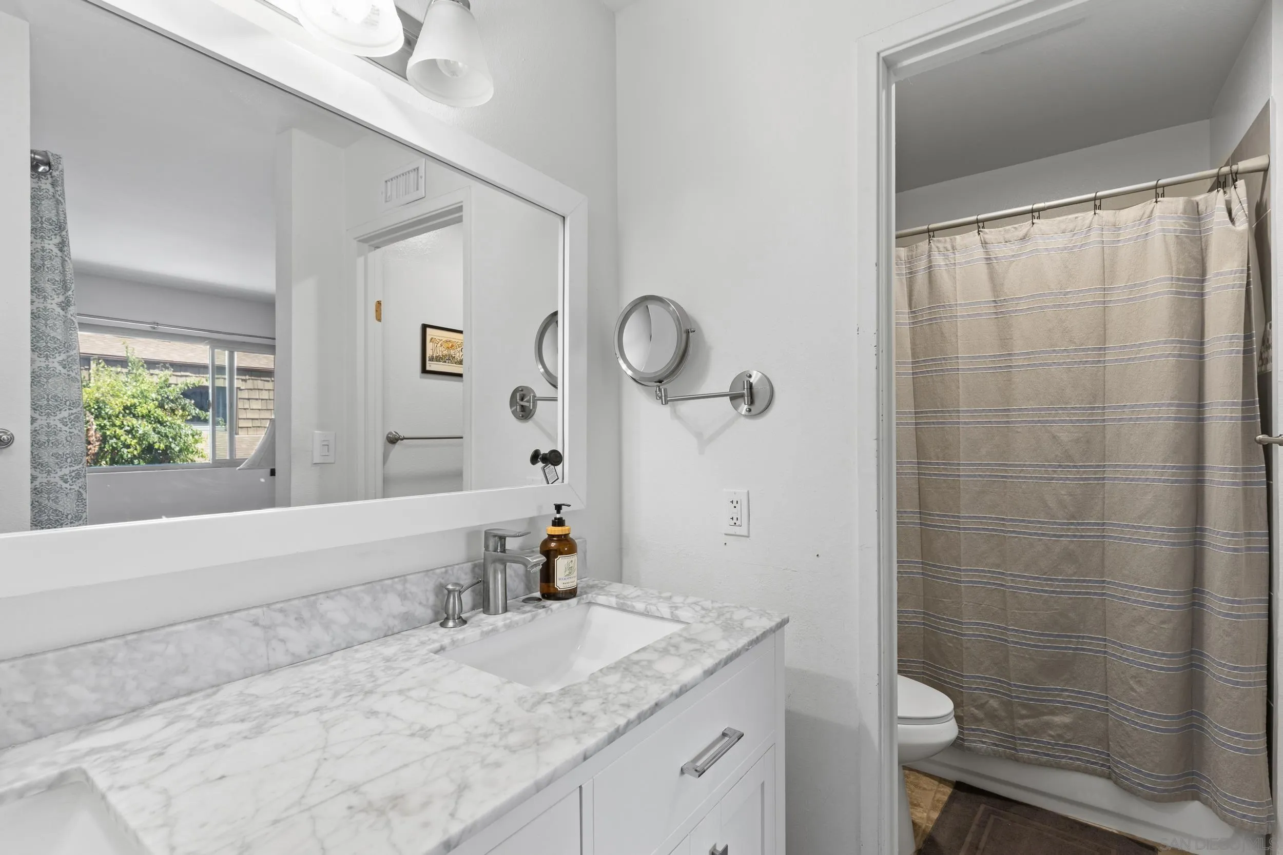 https://cdn.realtyfeed.com/cdn/127/260023152/f0b9ac6c9b991ee4389e8871af2460a6.webp