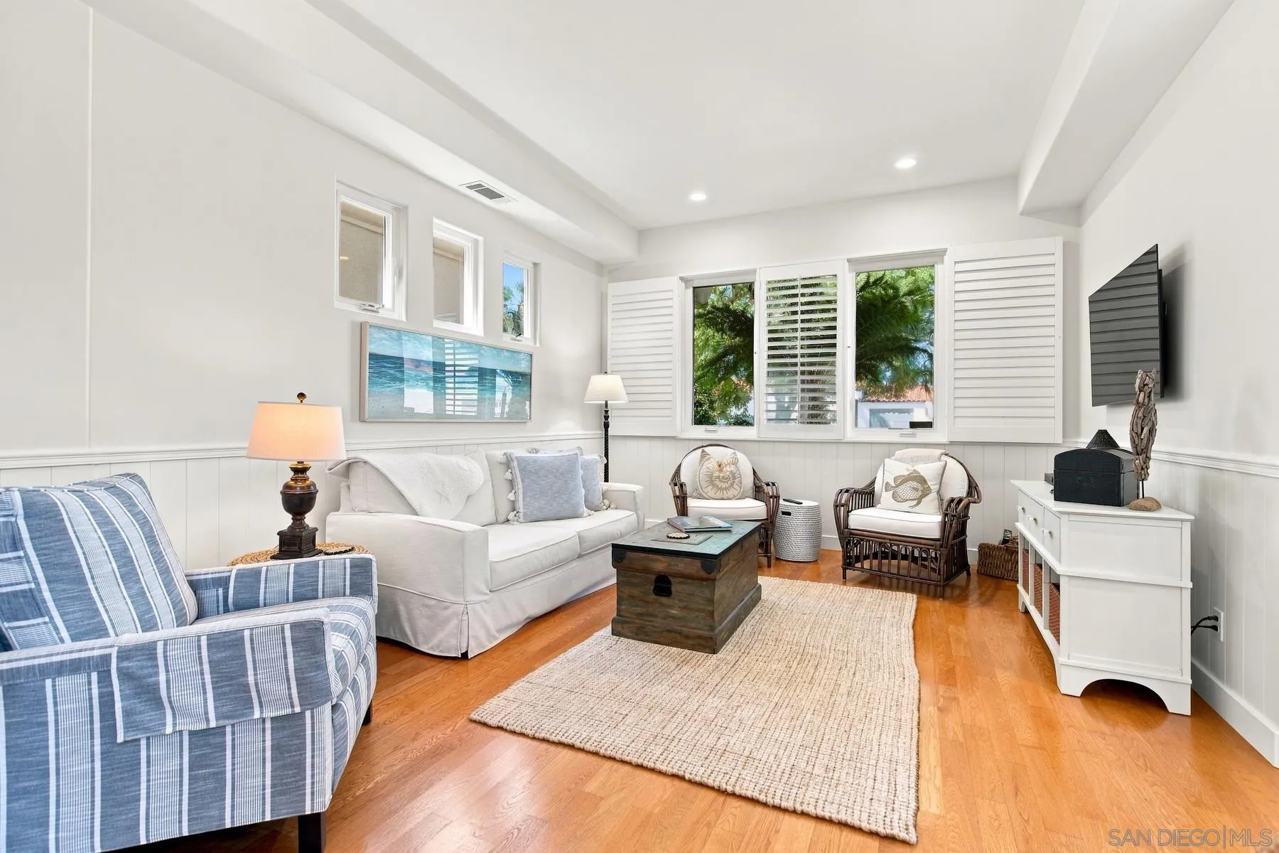 https://cdn.realtyfeed.com/cdn/127/260023153/1b9cfa175697c596eb32cc7333f8b6bc.webp