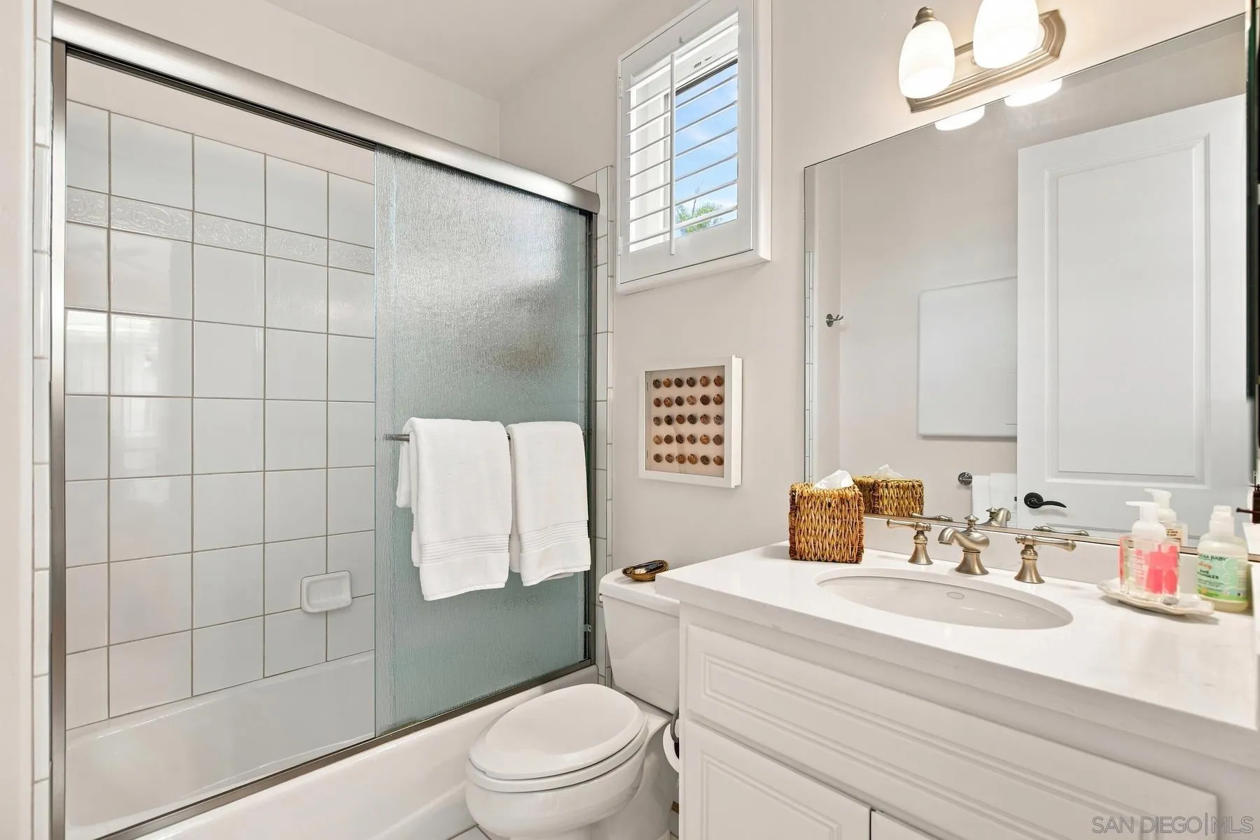 https://cdn.realtyfeed.com/cdn/127/260023153/8a1c067fd878ee9fc965722ed1e9ff3f.webp