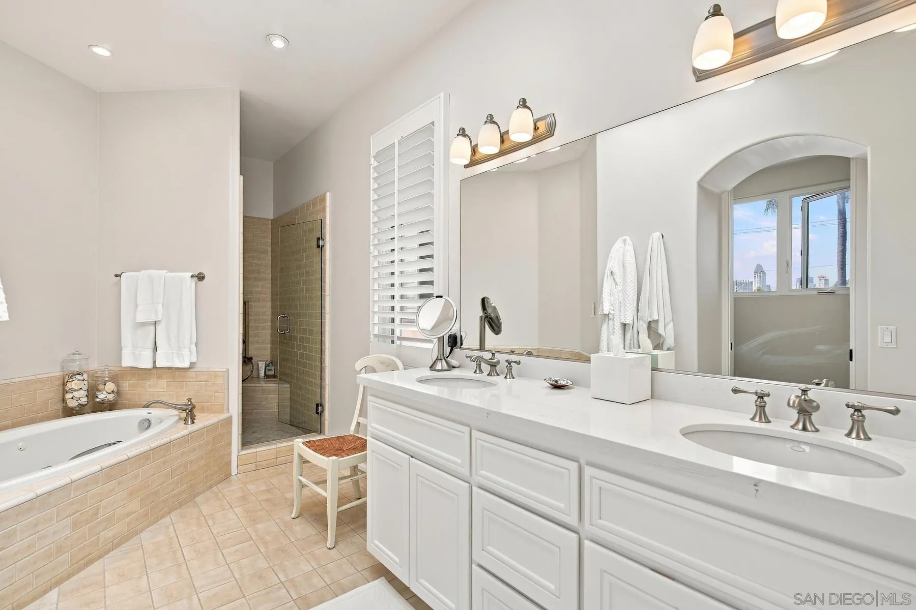 https://cdn.realtyfeed.com/cdn/127/260023153/bd8204177e4d34cfe9022b03c6328f54.webp