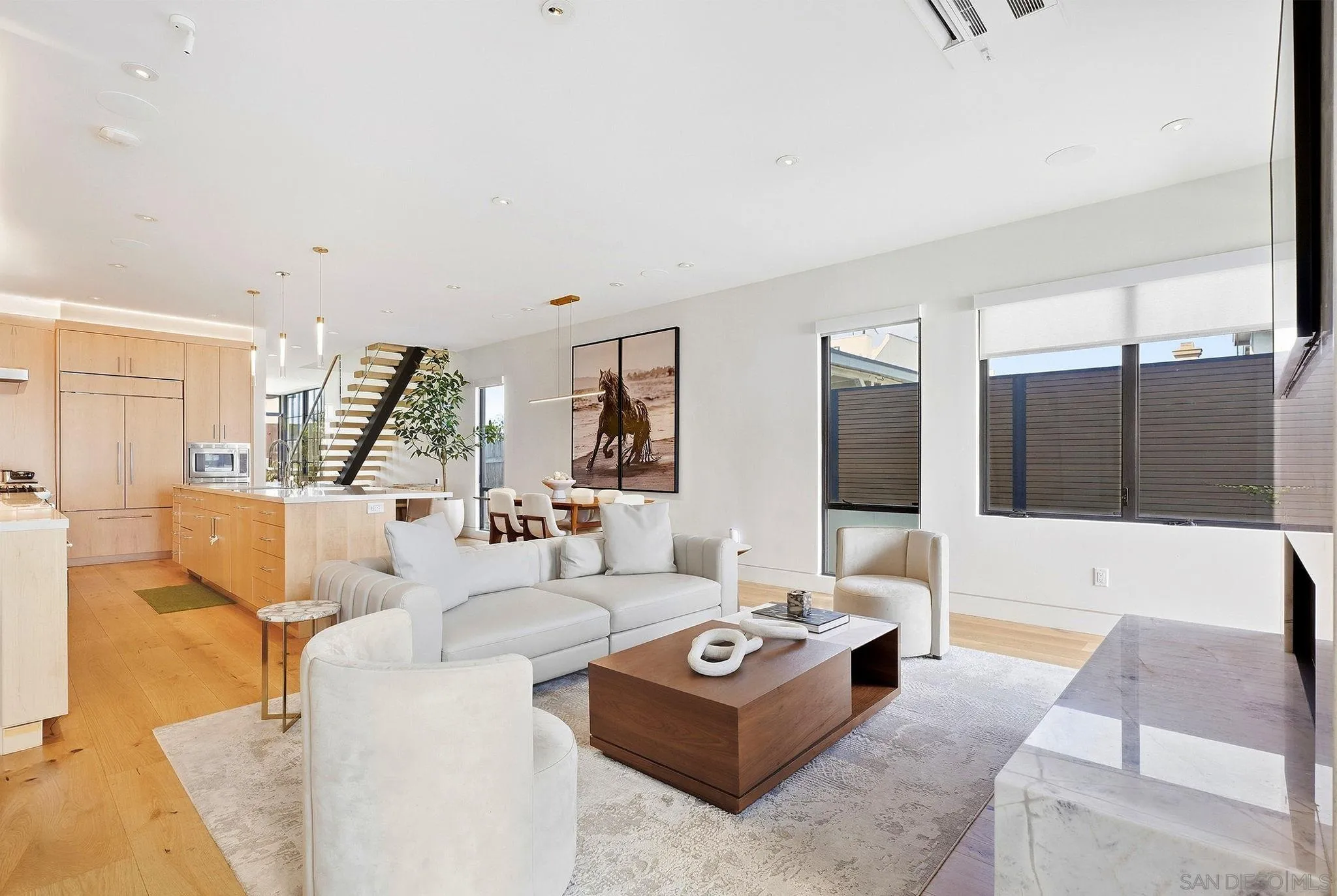 https://cdn.realtyfeed.com/cdn/127/260023156/18b64fd712f9c1e6c42f9eab7a334f72.webp