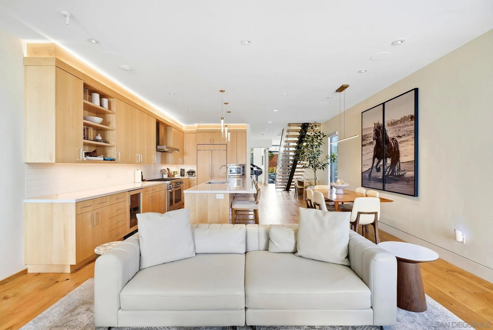 https://cdn.realtyfeed.com/cdn/127/260023156/9e9f68580f031dd1911181ce4ba760c7.webp