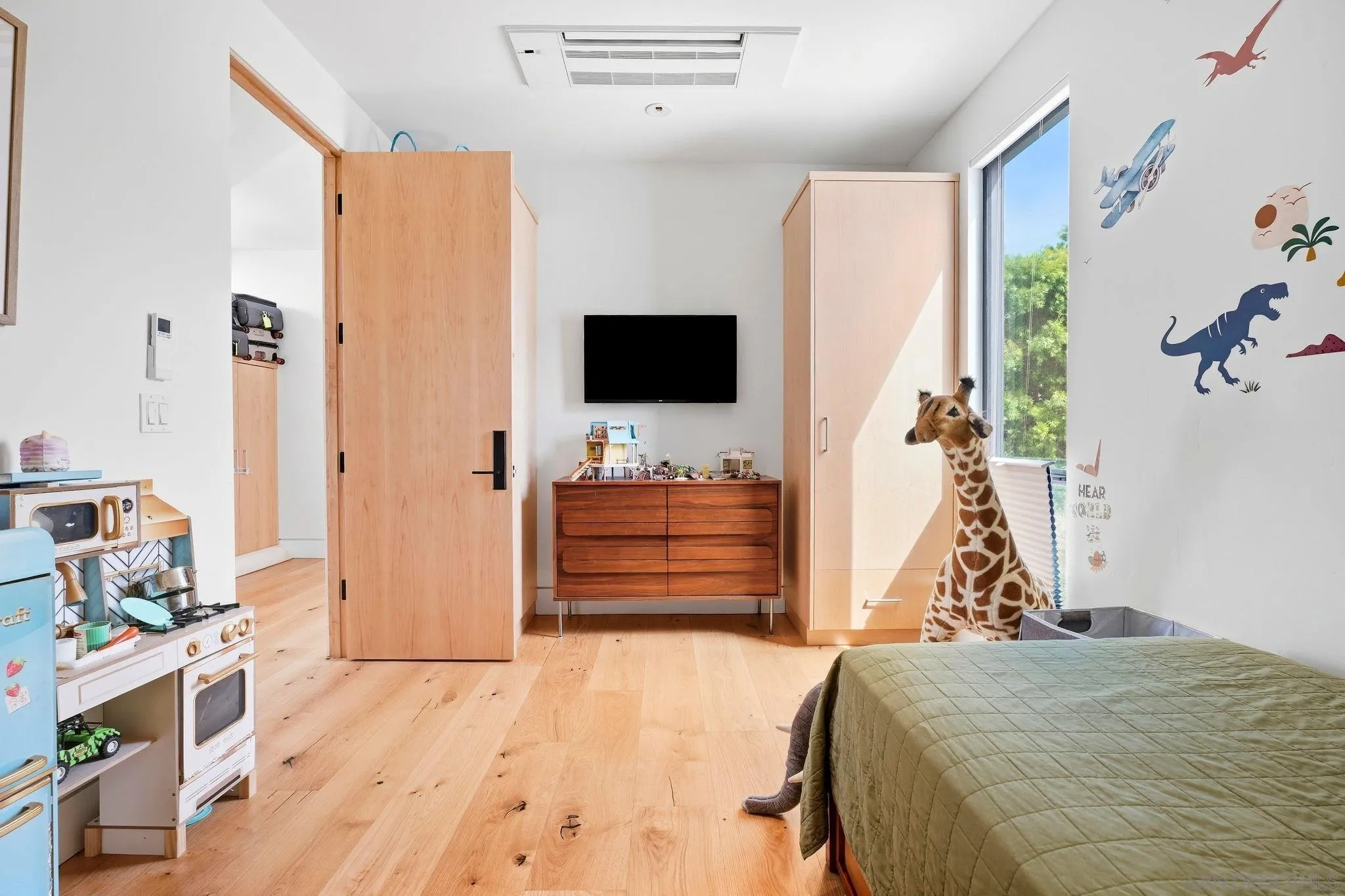 https://cdn.realtyfeed.com/cdn/127/260023156/f4e04bfbbb27321eb1c543554976703d.webp