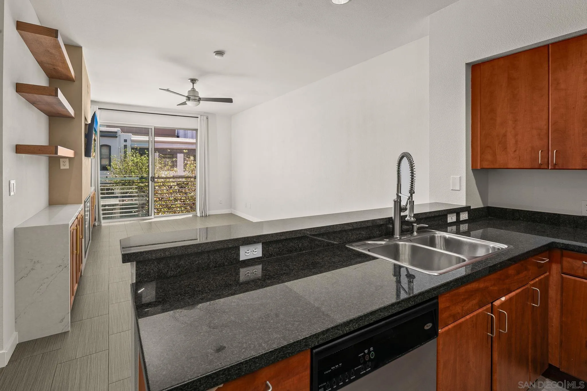 https://cdn.realtyfeed.com/cdn/127/260023158/1b85bcedda0feb2735dcc660bf42ef6f.webp