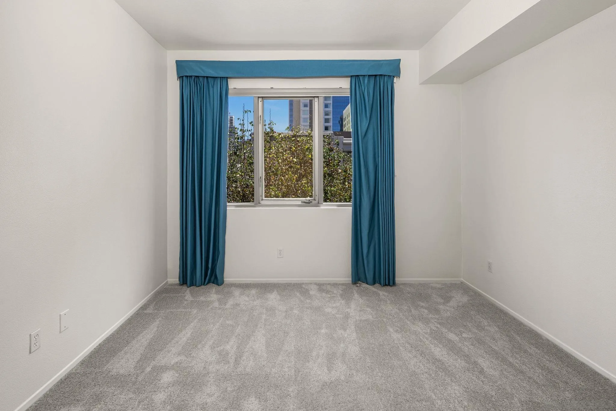 https://cdn.realtyfeed.com/cdn/127/260023158/f22f3ba6e065b49f1e4c313573548fde.webp
