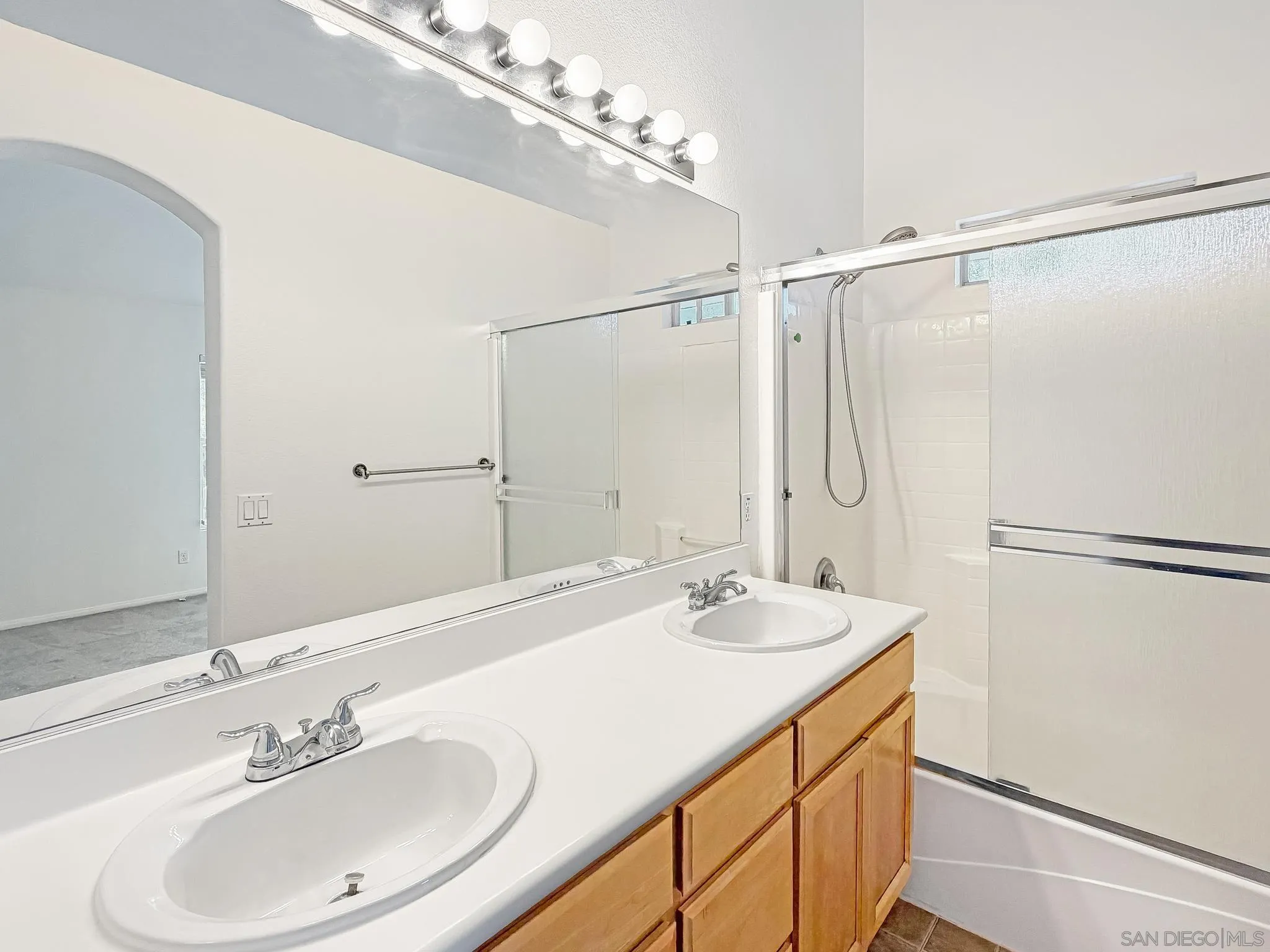https://cdn.realtyfeed.com/cdn/127/260023170/42a605b088d025da170281f1c6ebccd9.webp