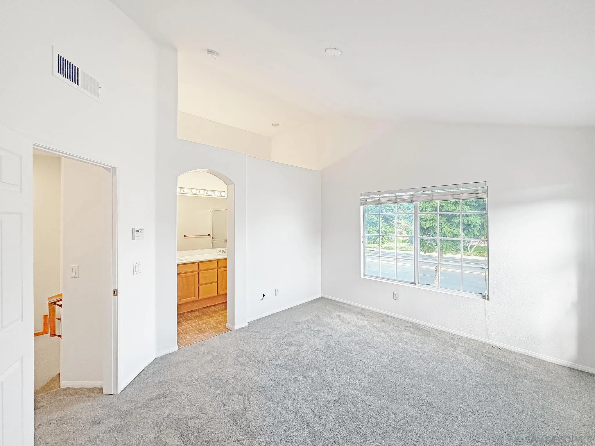 https://cdn.realtyfeed.com/cdn/127/260023170/85993ff12cc0e591bd7d937d016d680c.webp