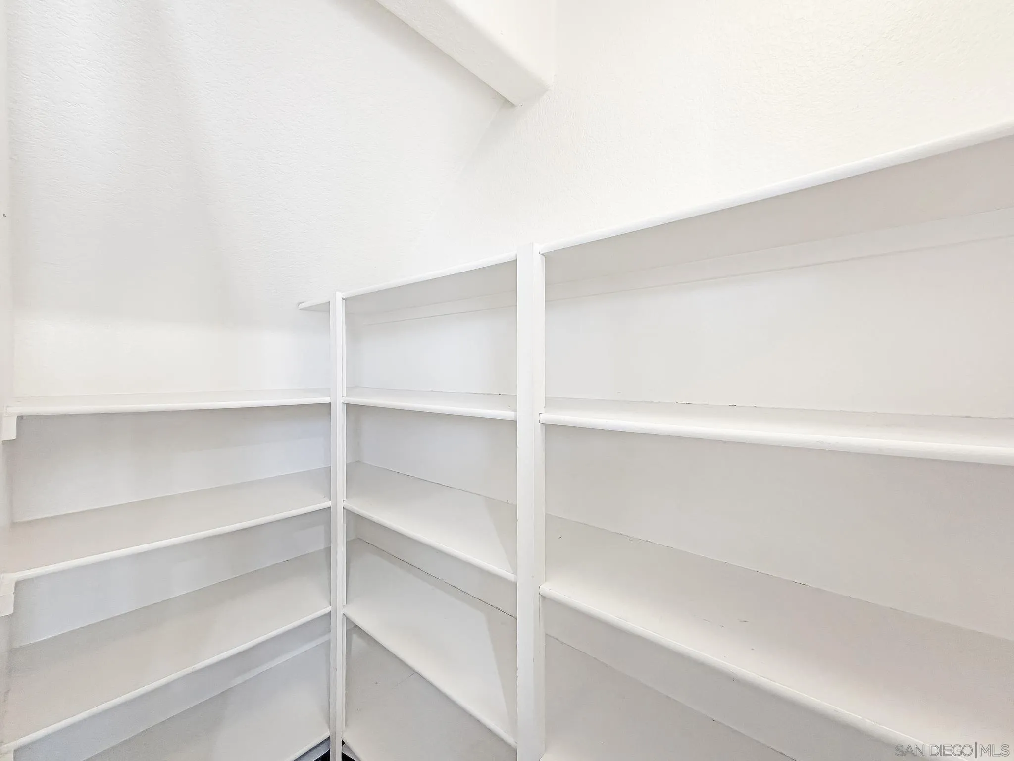 https://cdn.realtyfeed.com/cdn/127/260023170/8dd05bd84a0c4c0c9652fe6c50503cfd.webp