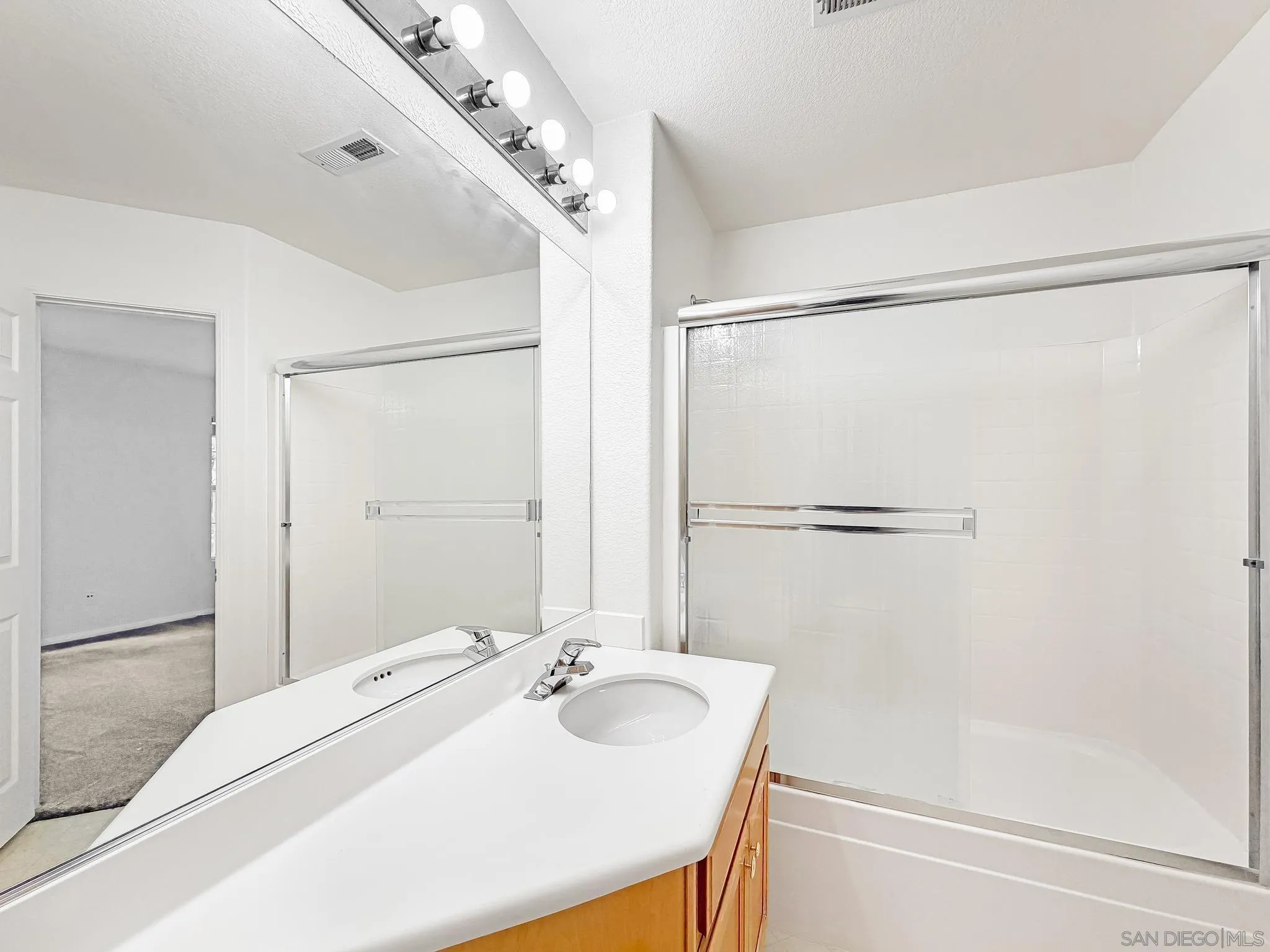 https://cdn.realtyfeed.com/cdn/127/260023170/a802b4300ea4cc8050a0333162c0dd3f.webp