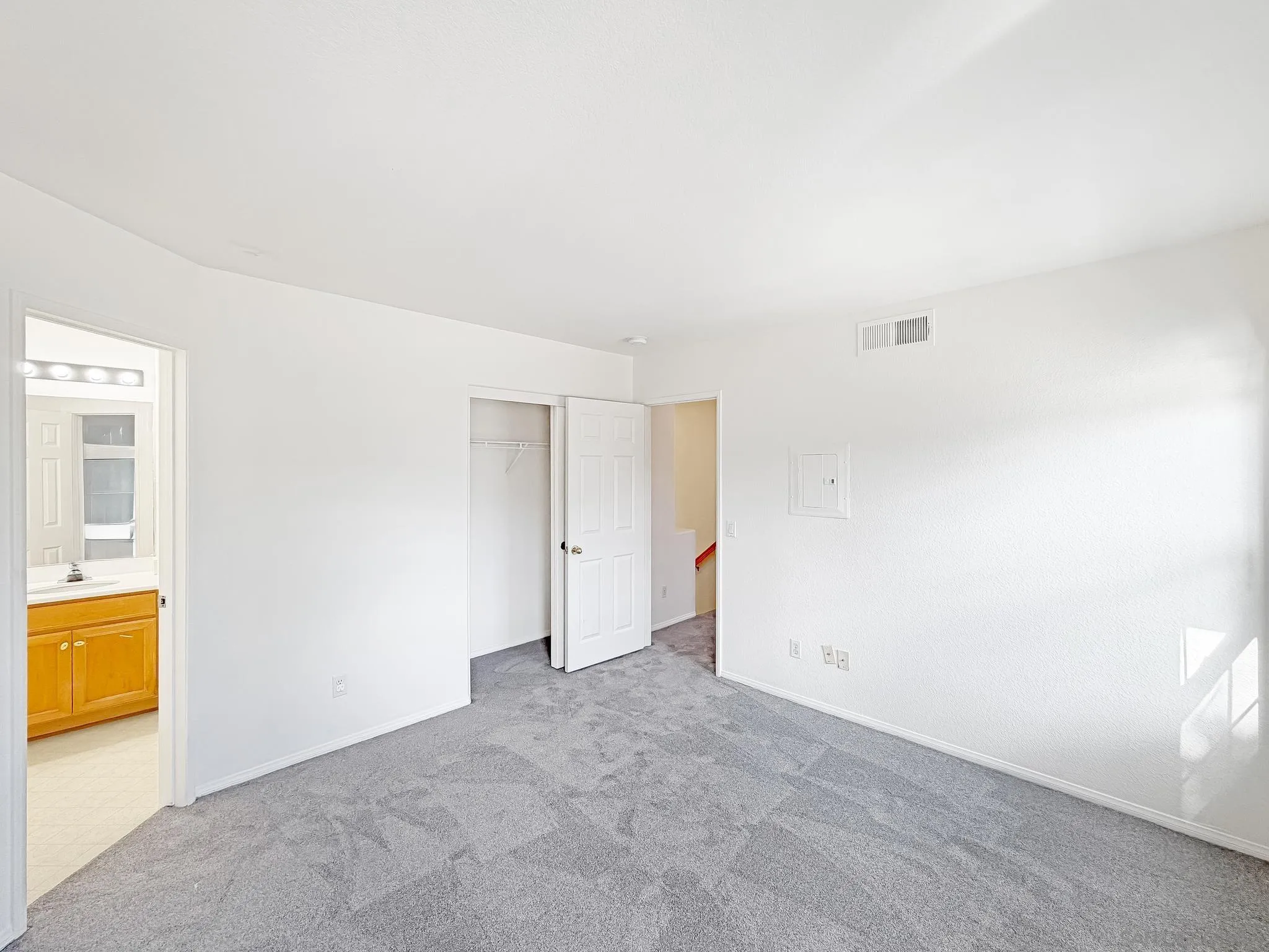 https://cdn.realtyfeed.com/cdn/127/260023170/b4fa1877d91de7fe1b542a888e8c86bc.webp