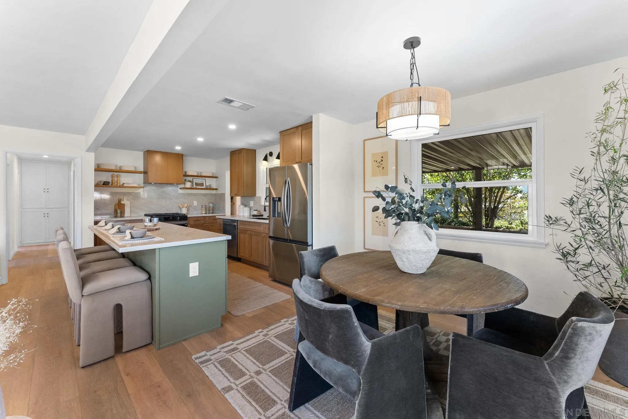 https://cdn.realtyfeed.com/cdn/127/260023172/580da44af0e1b0f729070487ef0838d3.webp