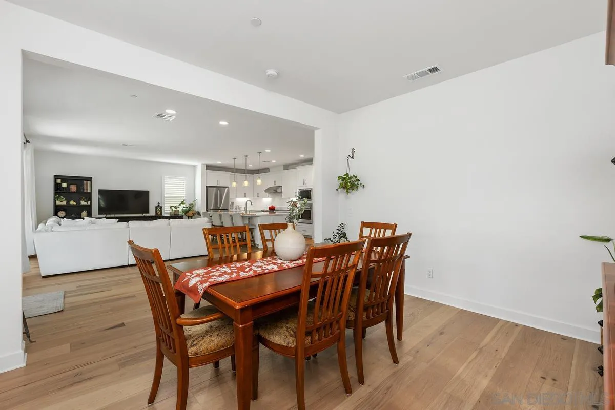 https://cdn.realtyfeed.com/cdn/127/260023174/41a3c9fe53cb9d8ccc6e46a3392307ae.webp