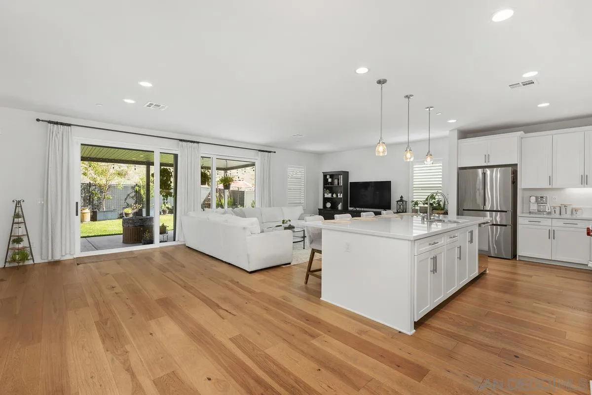 https://cdn.realtyfeed.com/cdn/127/260023174/4ebc82deb9f4d05c2cea21aea8f1f5f9.webp