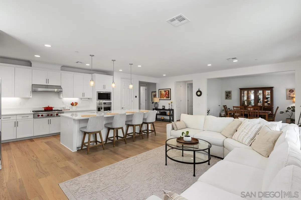 https://cdn.realtyfeed.com/cdn/127/260023174/755283fe7d8bb2a057429b097549260d.webp