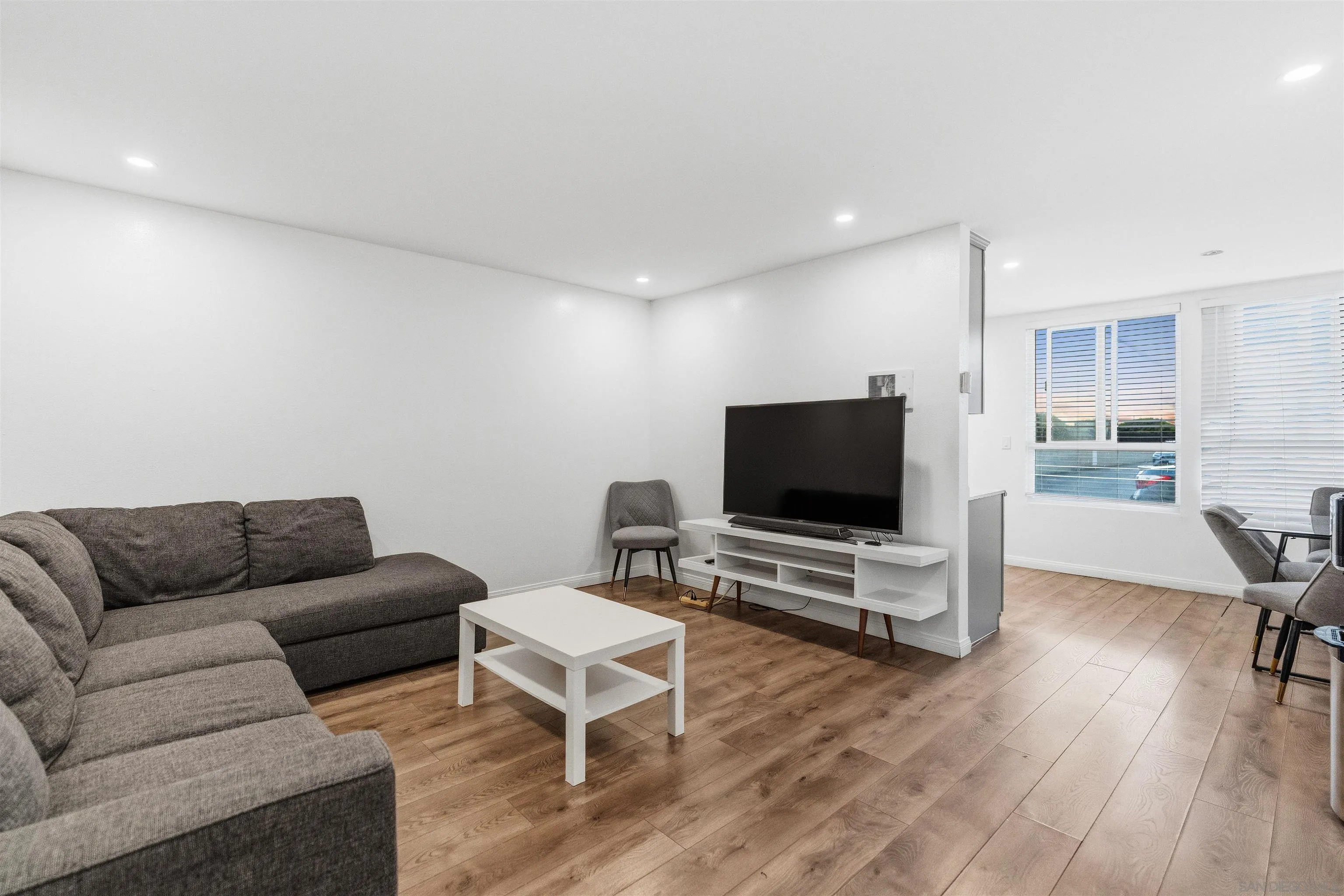 https://cdn.realtyfeed.com/cdn/127/260023175/f0258faac7b0cedcce65cae61999476b.webp