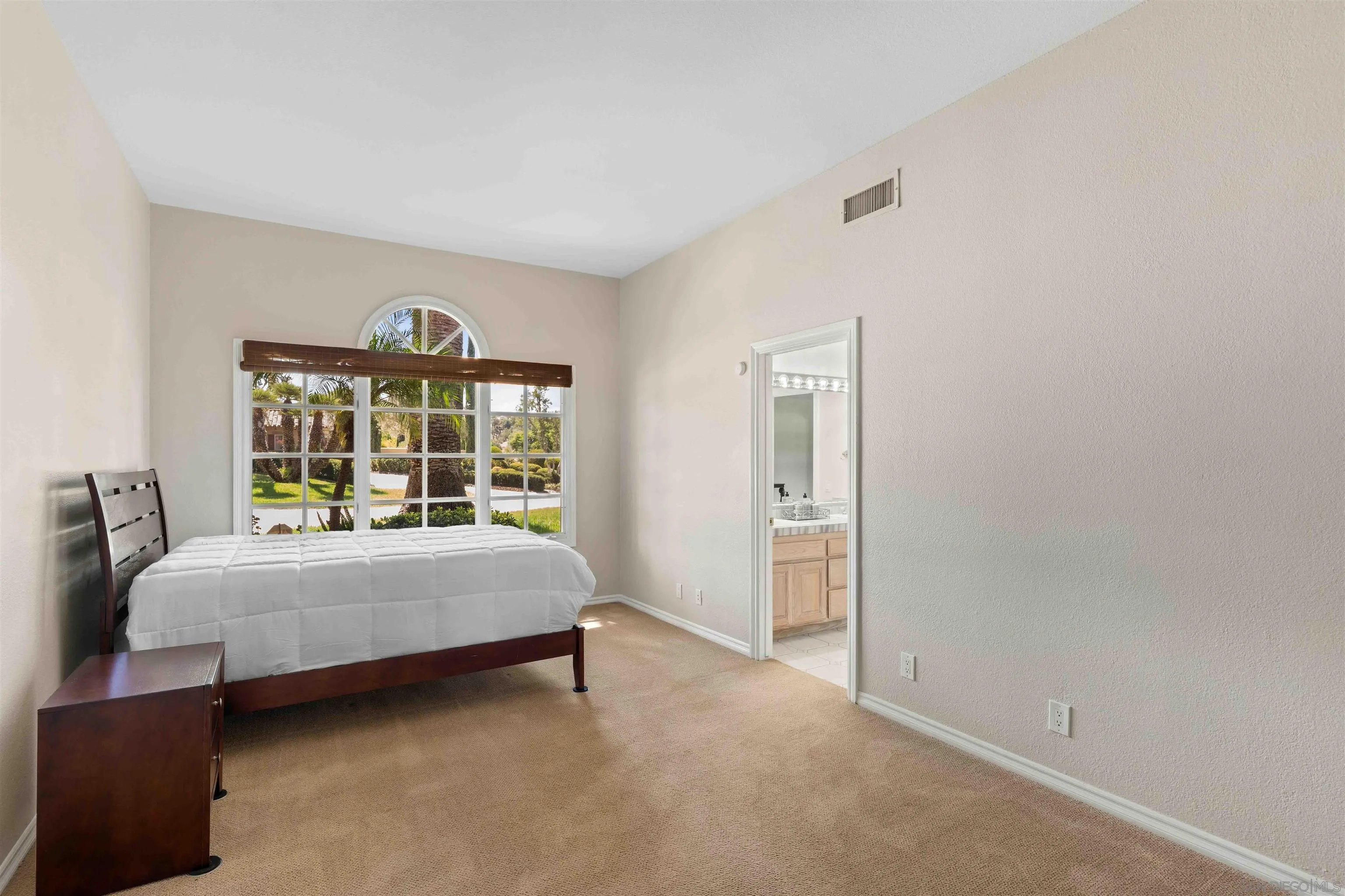 https://cdn.realtyfeed.com/cdn/127/260023177/d23ca3ca7939b8581c9198296c0cc0e4.webp