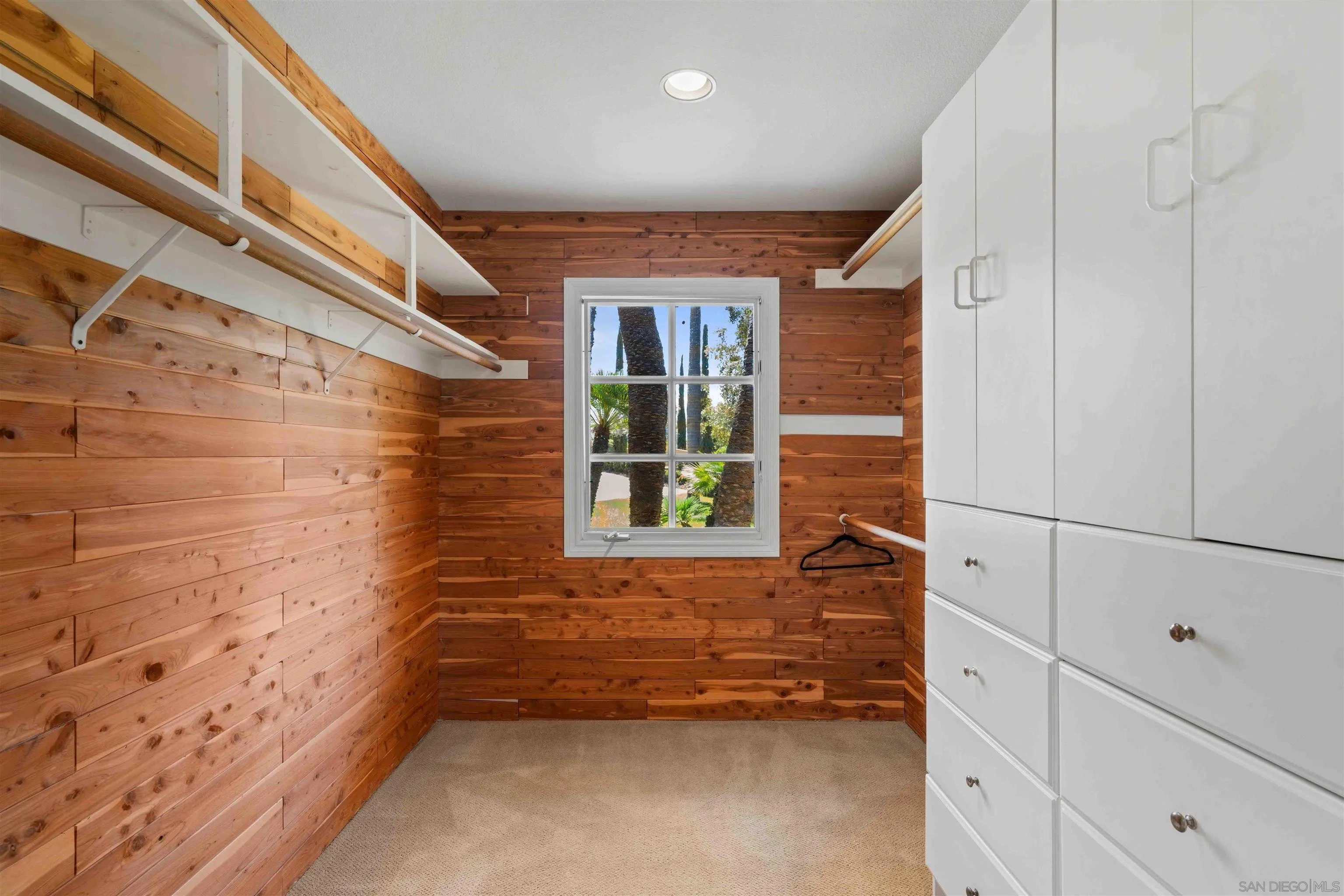 https://cdn.realtyfeed.com/cdn/127/260023177/ee3ba74c8c798dc5958c50662511b81f.webp