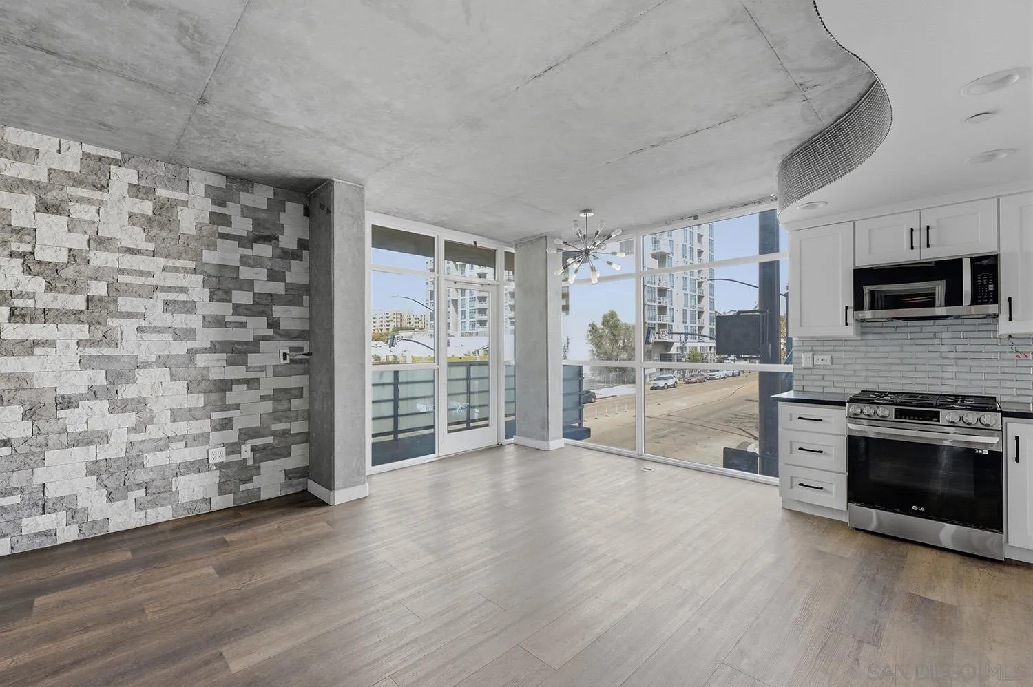 https://cdn.realtyfeed.com/cdn/127/260023182/72d5c1ec63cc3861223cc8ec2425d318.webp
