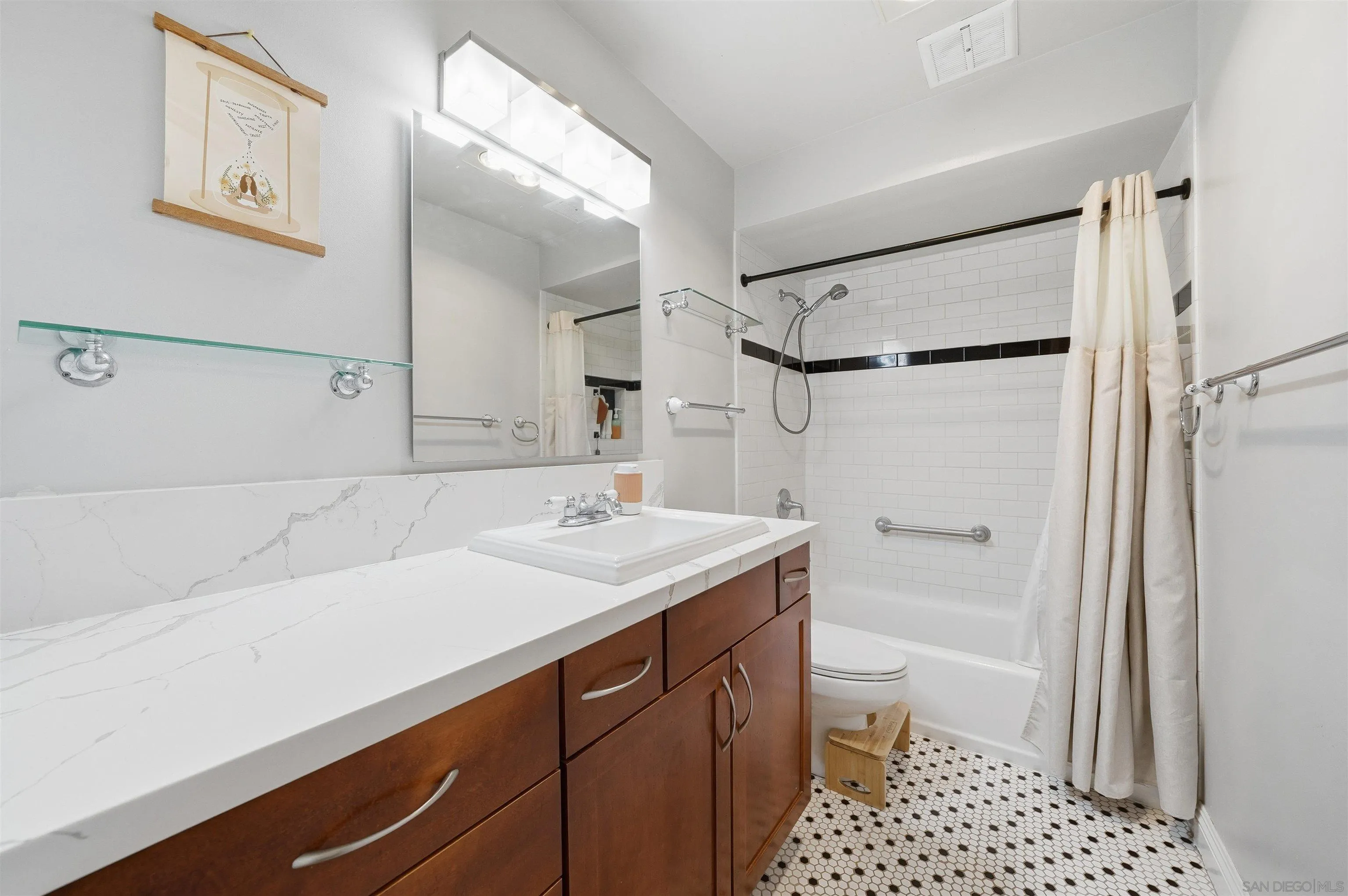 https://cdn.realtyfeed.com/cdn/127/260023185/19ff1362e9e7b36faa8ede3695476daa.webp