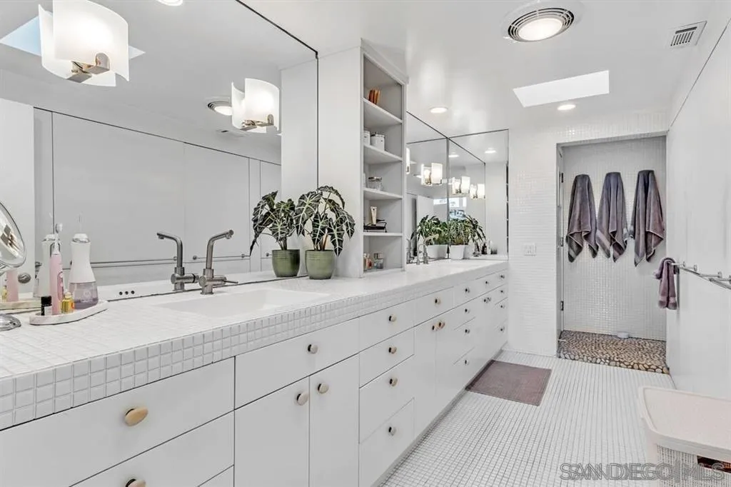 https://cdn.realtyfeed.com/cdn/127/260023187/691f3cbc85f8f091964ff54313e72737.webp