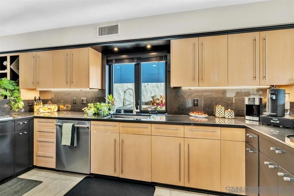 https://cdn.realtyfeed.com/cdn/127/260023187/8eb0b016ab144e8f09140e0cc8600a45.webp