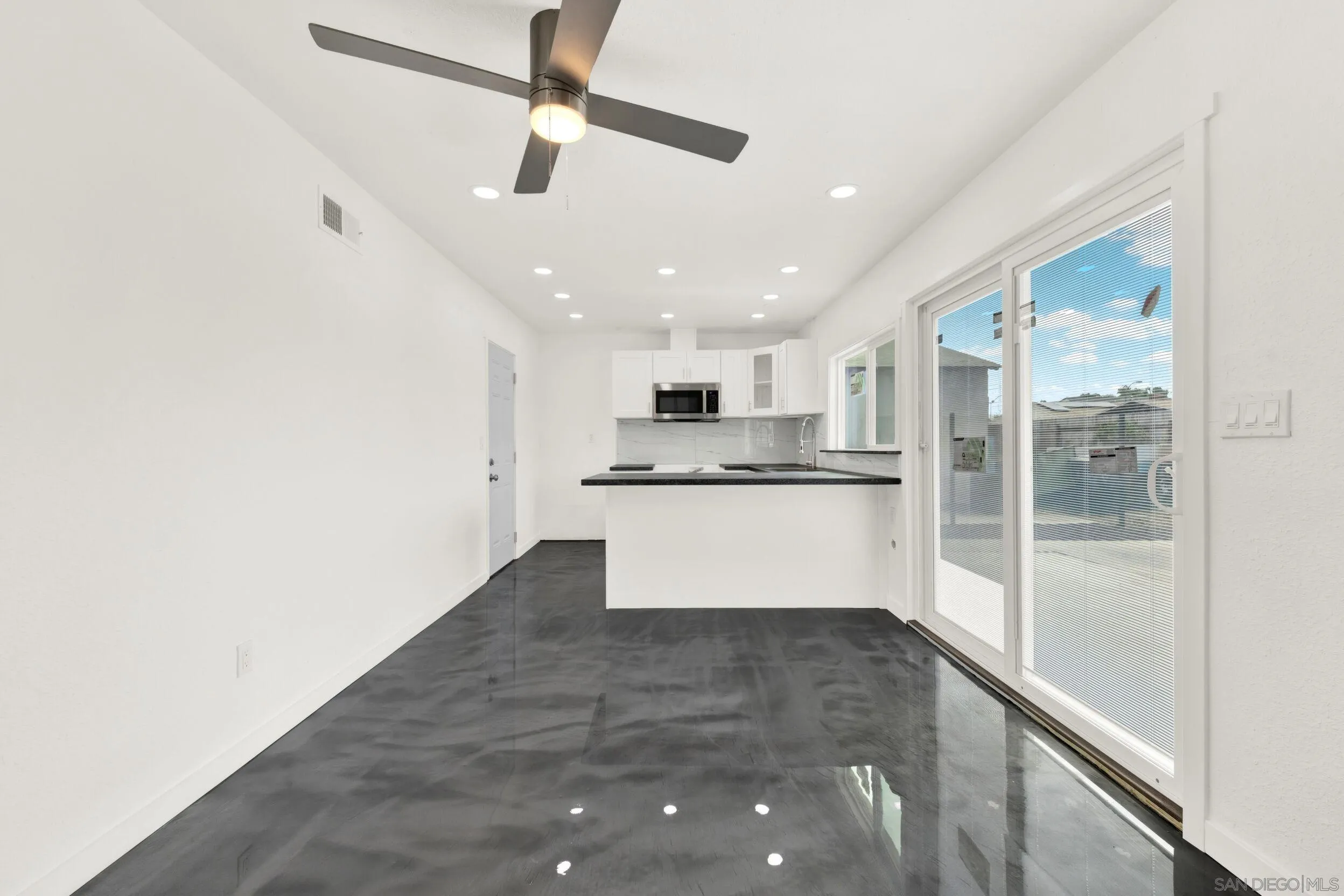 https://cdn.realtyfeed.com/cdn/127/260023188/01d1cf071e87102c7354f2a521b08ab3.webp