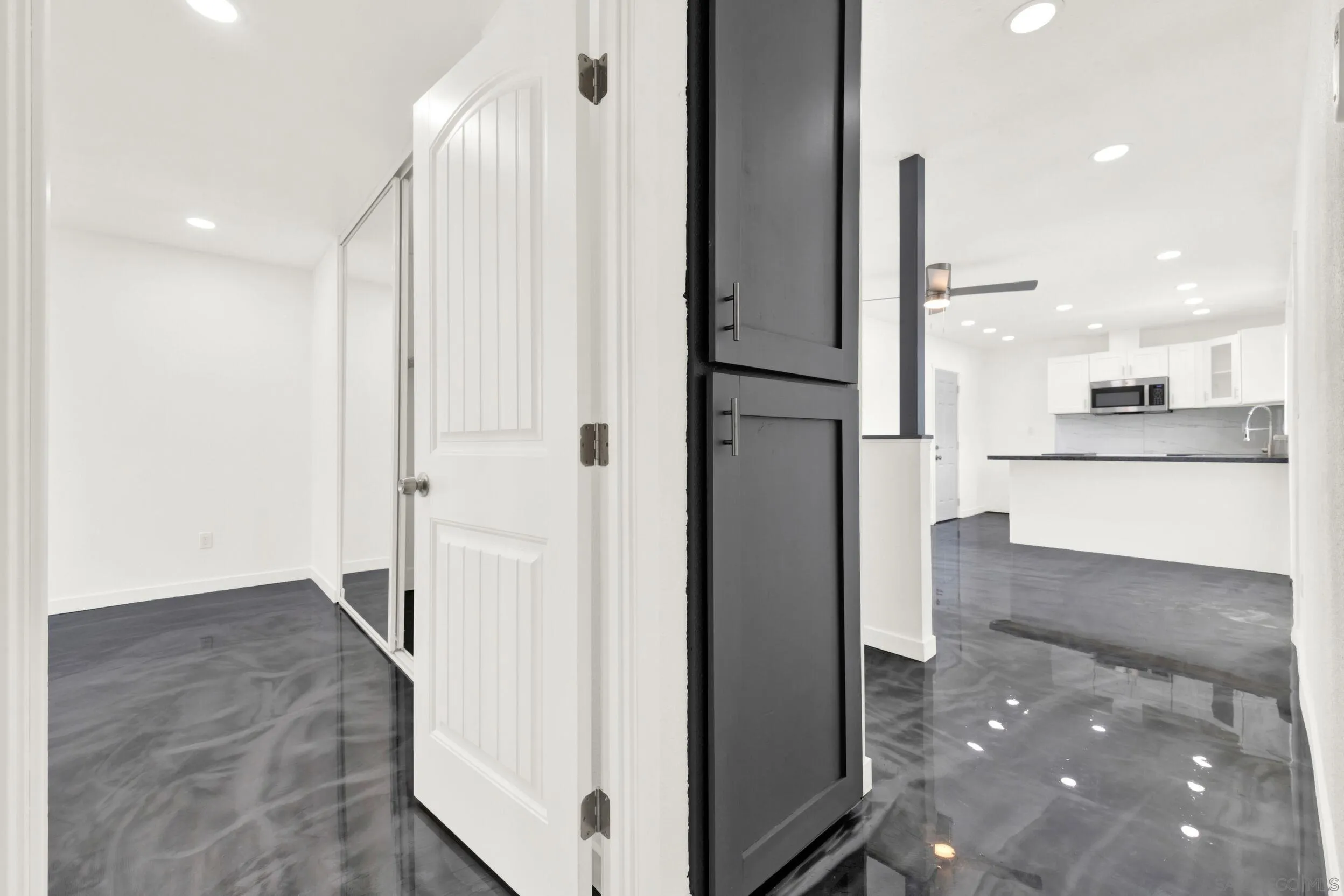 https://cdn.realtyfeed.com/cdn/127/260023188/77decabd391bf614a8f3e52bd7f67910.webp