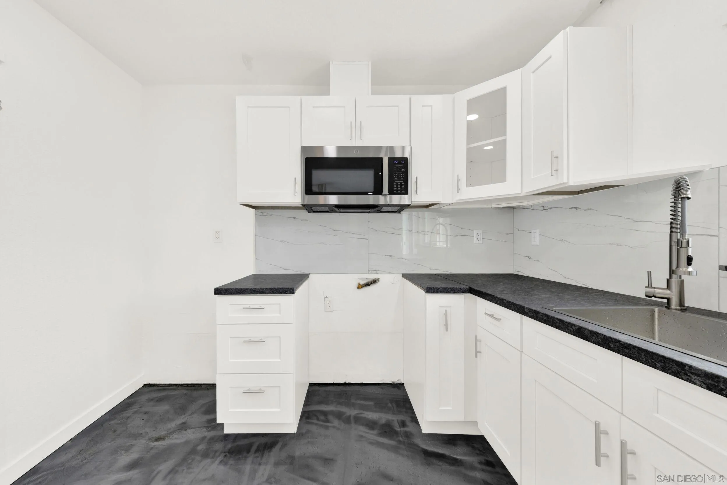 https://cdn.realtyfeed.com/cdn/127/260023188/794acb863683f4d71bff0a01714c8ab2.webp
