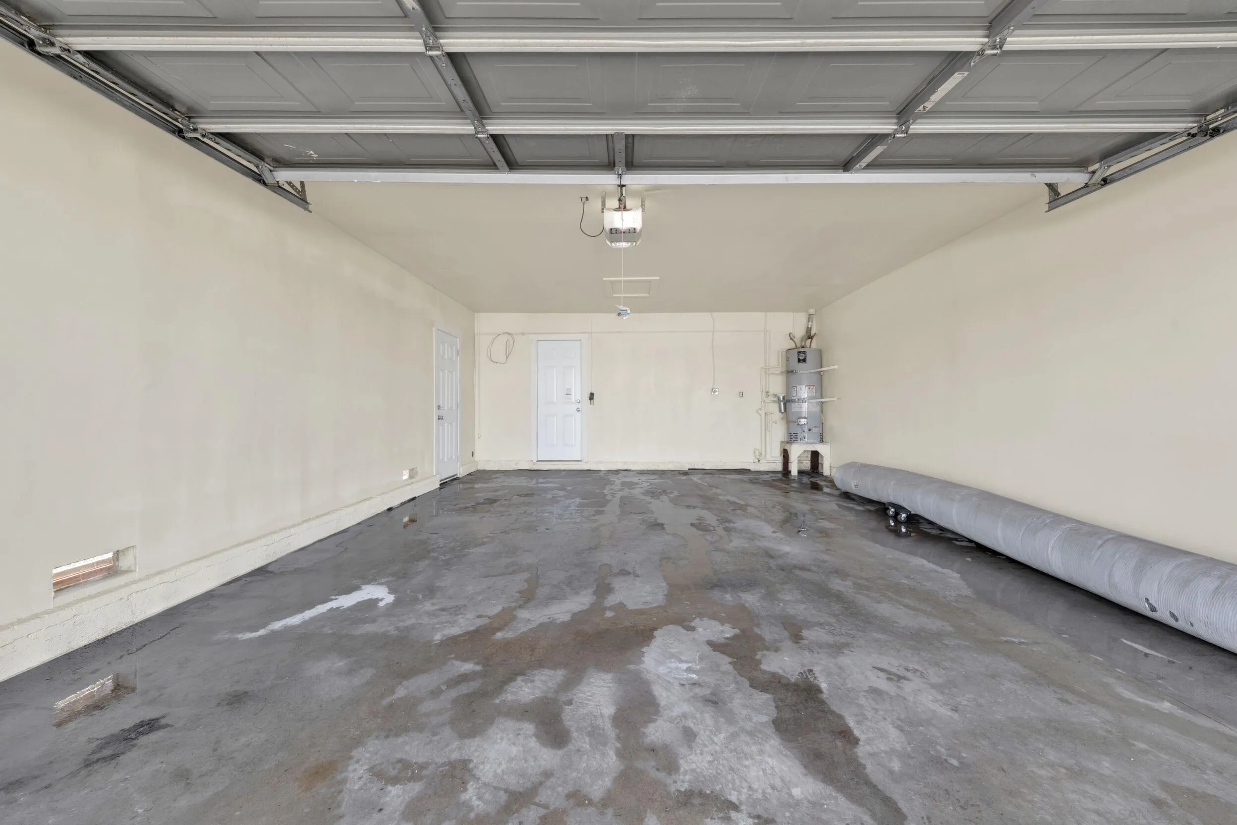 https://cdn.realtyfeed.com/cdn/127/260023188/8520ed2819f6a40ced81bc4faebfdfa2.webp