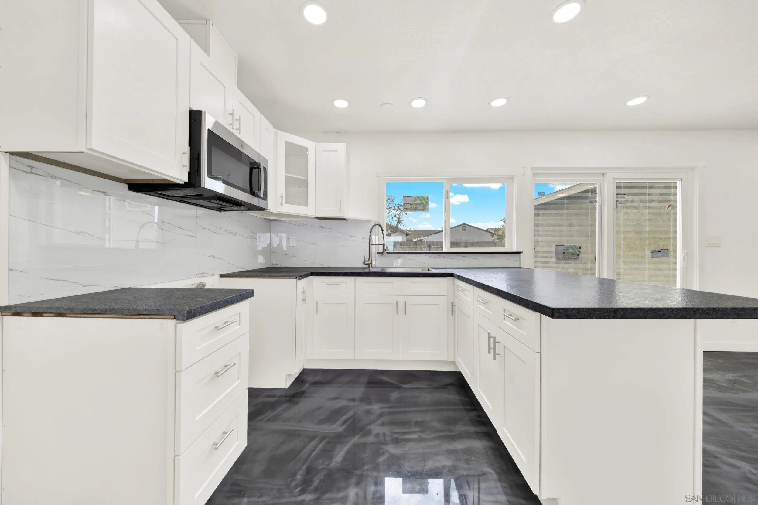 https://cdn.realtyfeed.com/cdn/127/260023188/c60ea92fbb3f5e6837f5b6495d5a599c.webp